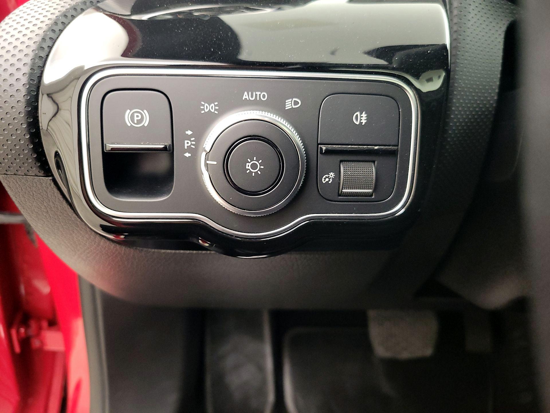 Thumbnail: 2020 Mercedes-Benz A-Class - 13