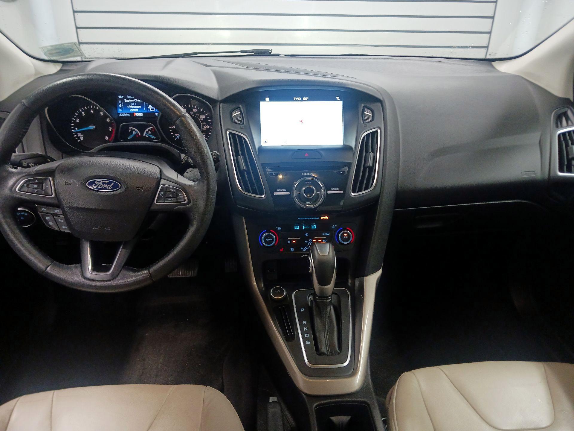 Thumbnail: 2016 Ford Focus - 9