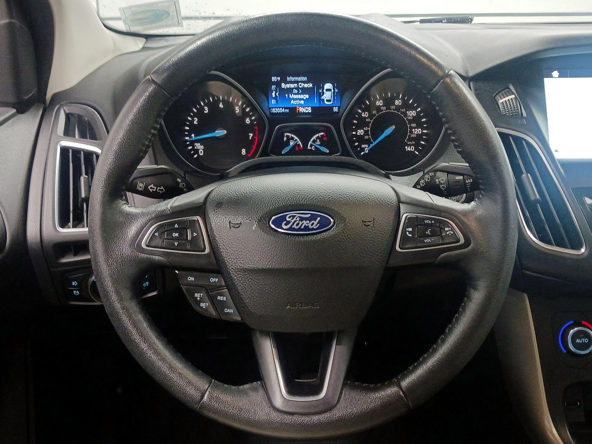 Thumbnail: 2016 Ford Focus - 10