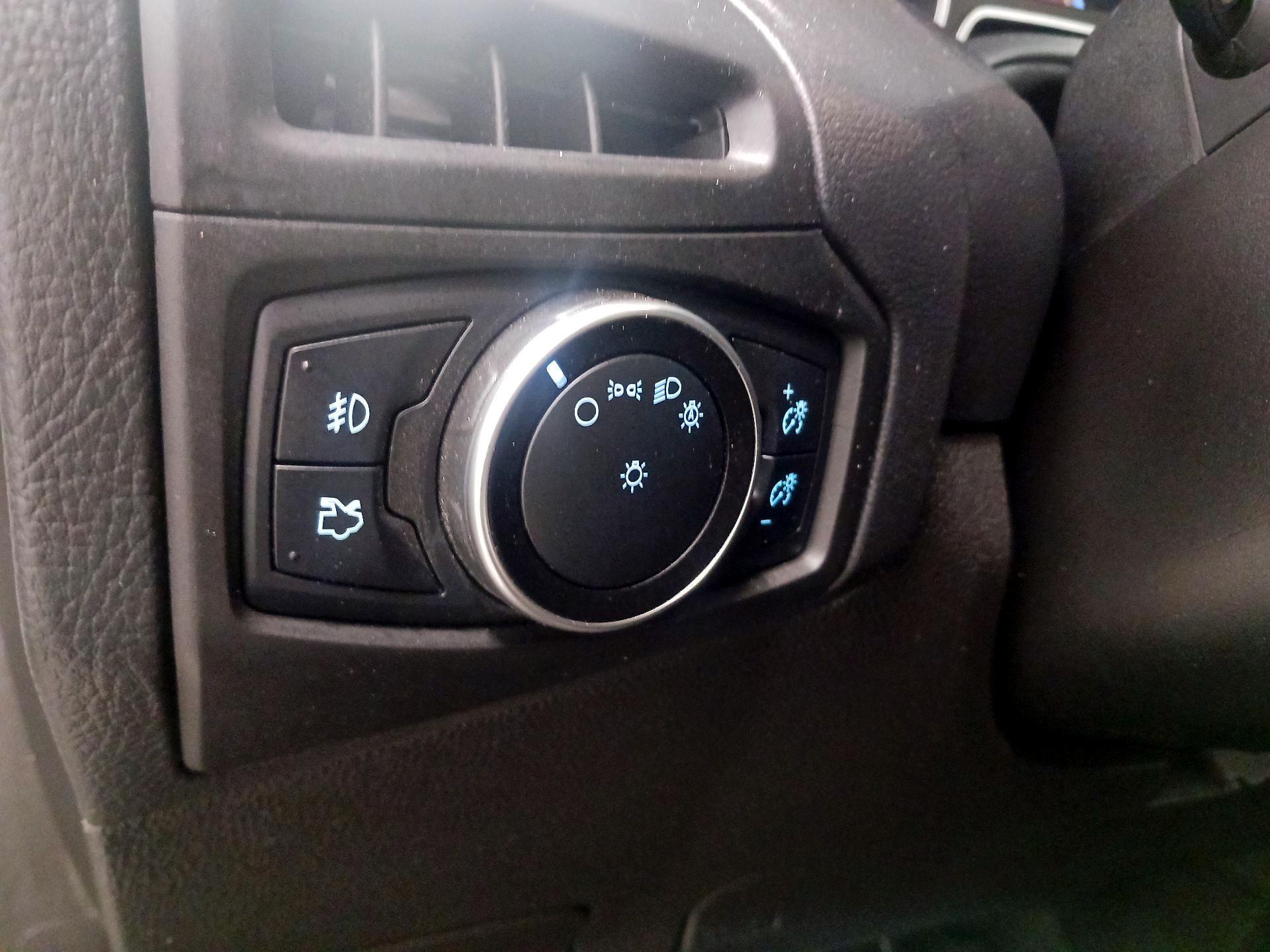 Thumbnail: 2016 Ford Focus - 13