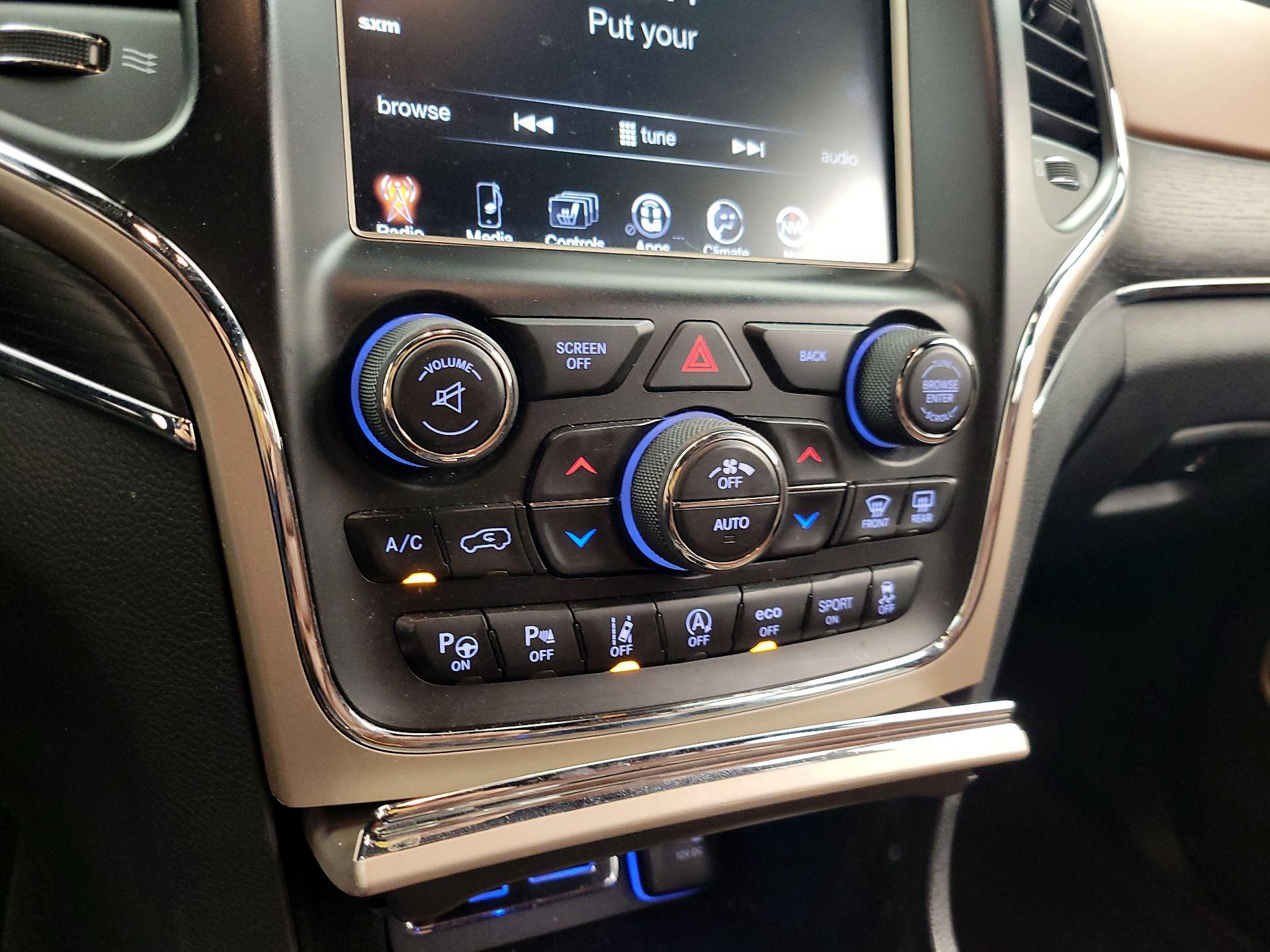 Thumbnail: 2017 Jeep Grand Cherokee - 16