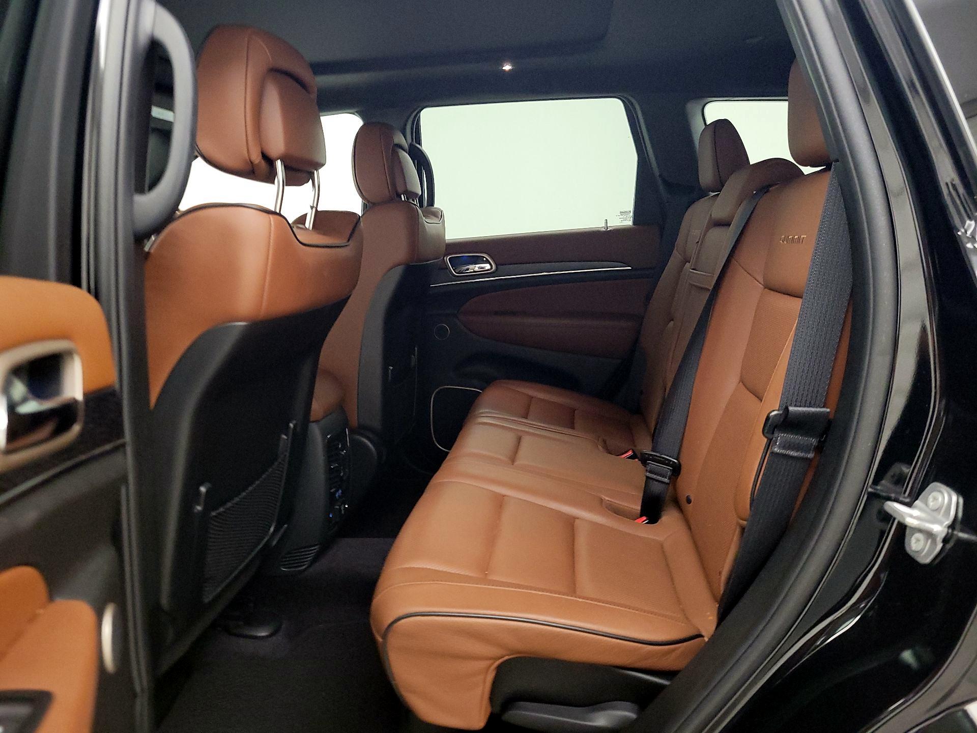 Thumbnail: 2017 Jeep Grand Cherokee - 19