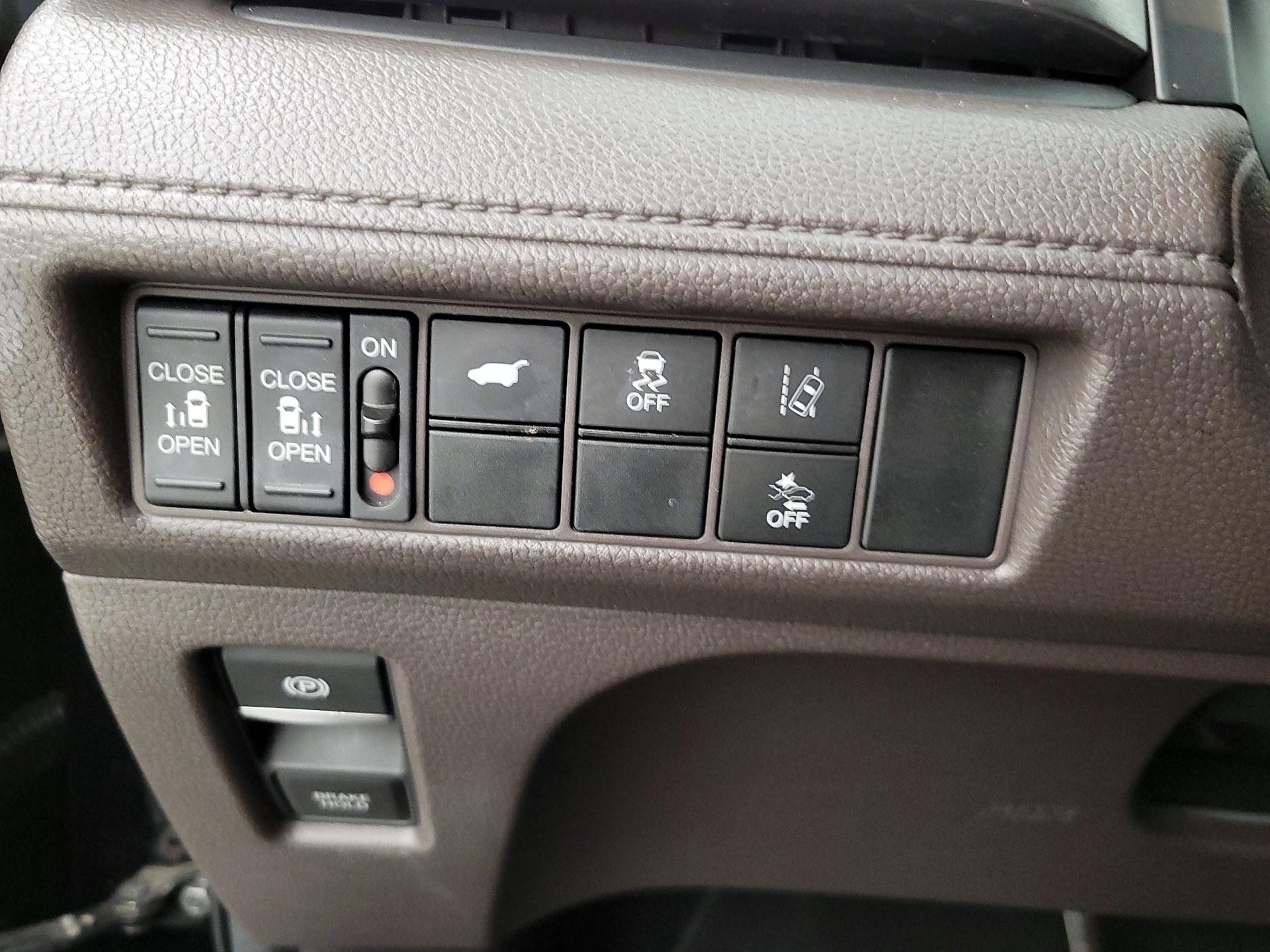 Thumbnail: 2019 Honda Odyssey - 13