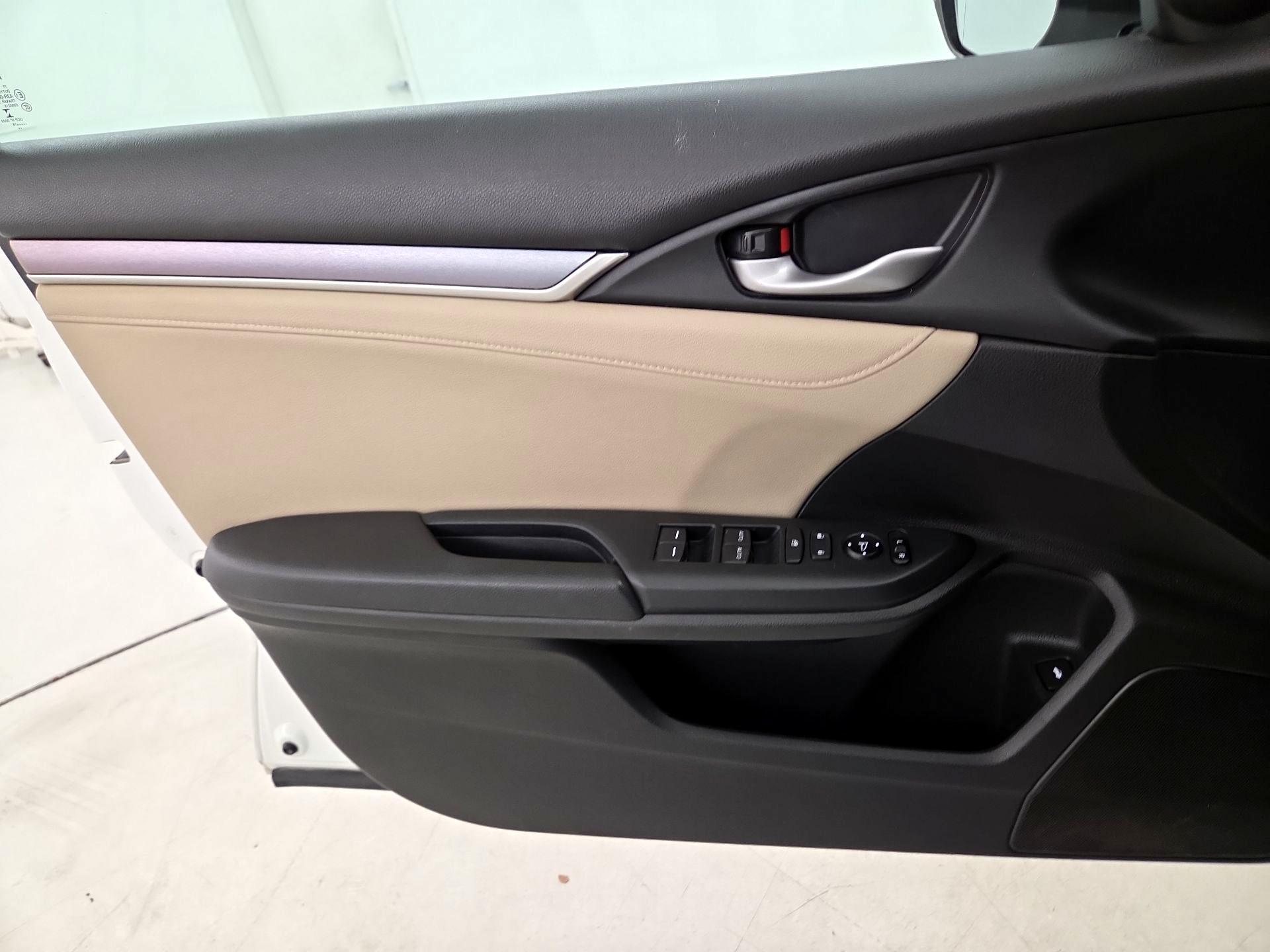 Thumbnail: 2016 Honda Civic - 12