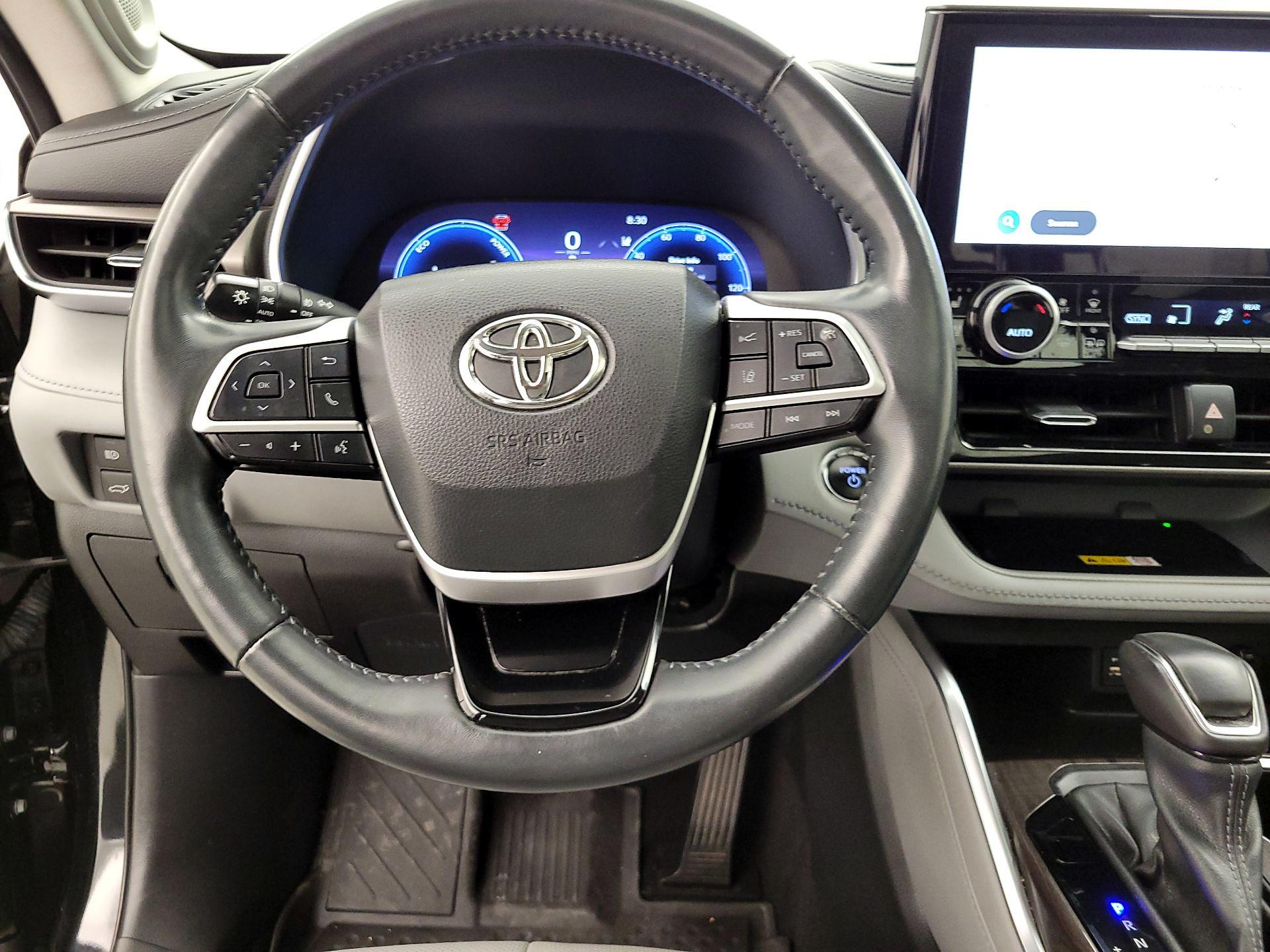 Thumbnail: 2023 Toyota Highlander - 10
