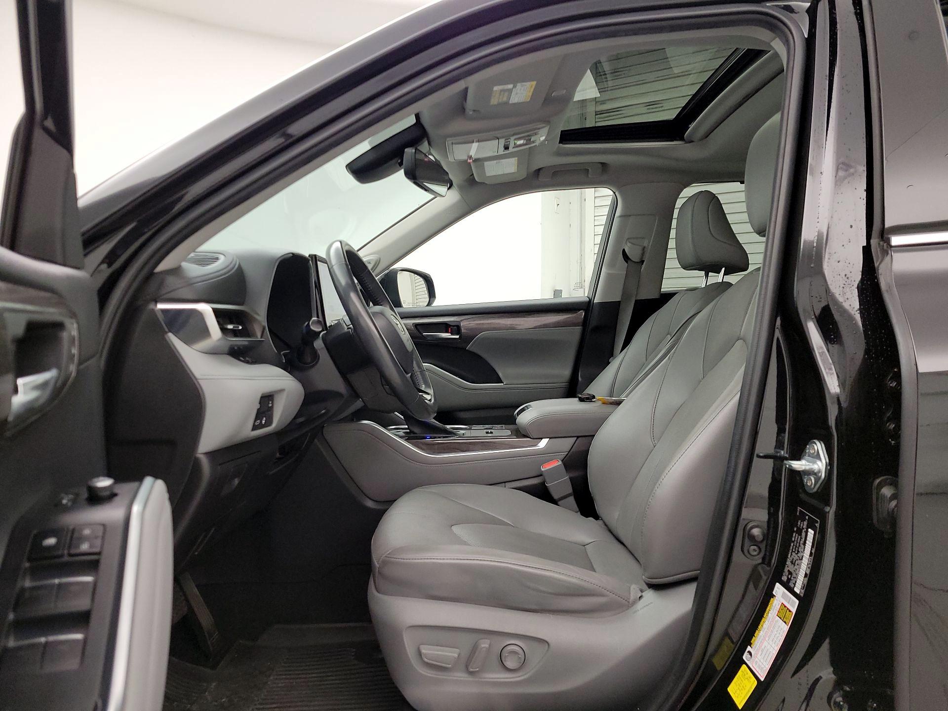 Thumbnail: 2023 Toyota Highlander - 11