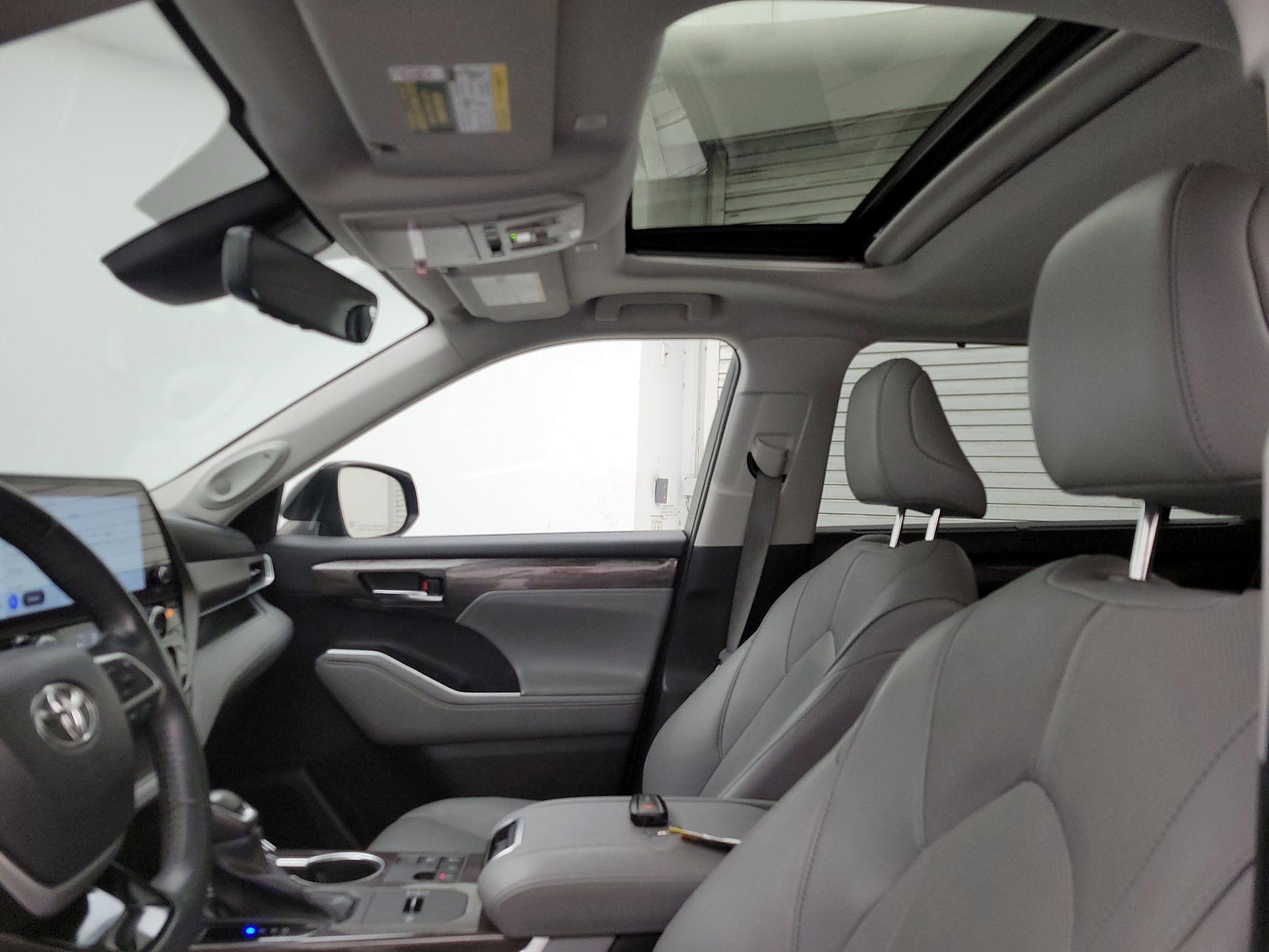Thumbnail: 2023 Toyota Highlander - 19