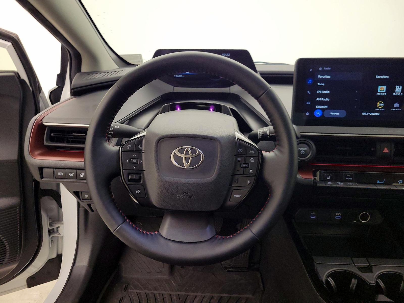 2025 Toyota Prius XSE - Photo 11