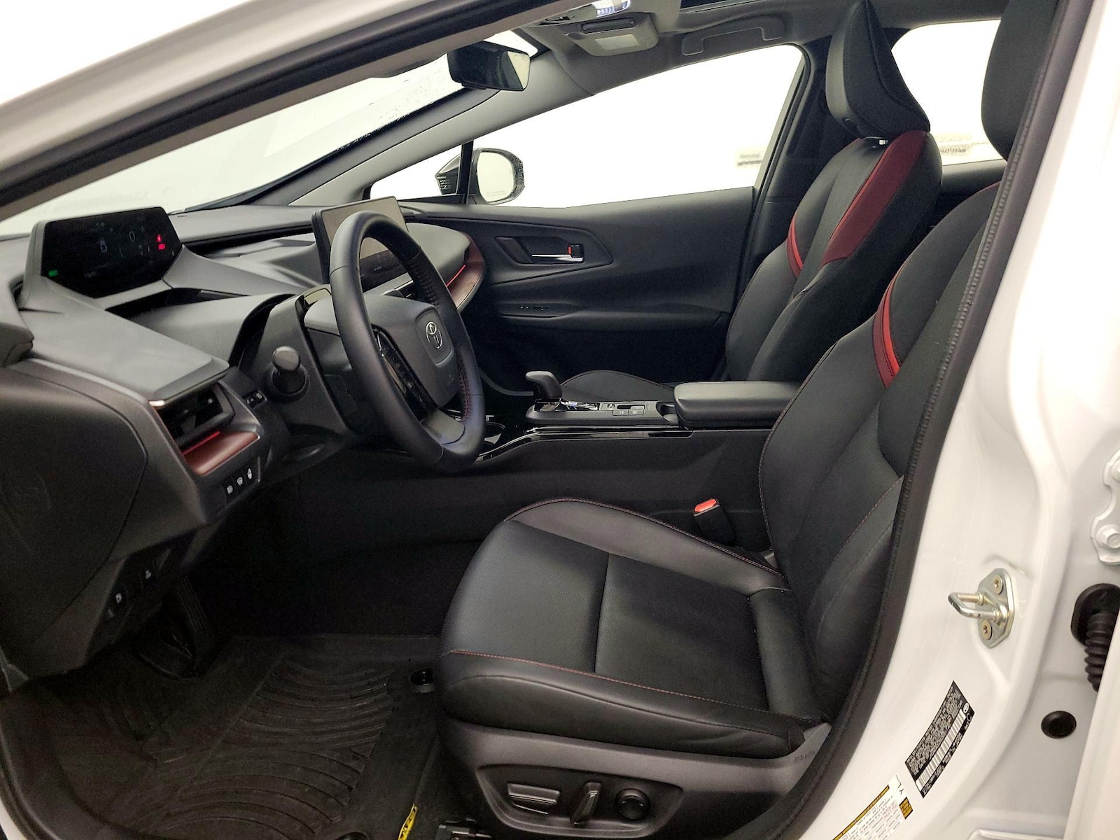 2025 Toyota Prius XSE - Photo 12