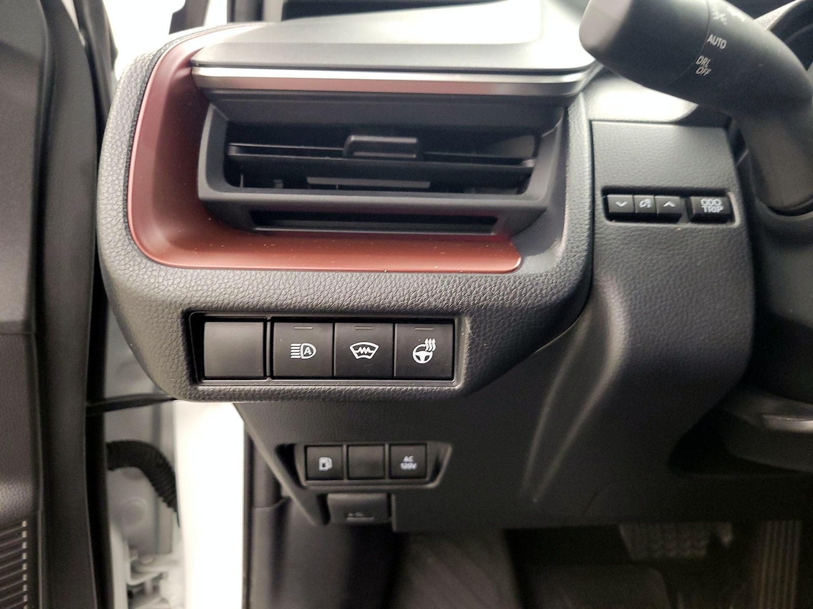 2025 Toyota Prius XSE - Photo 14