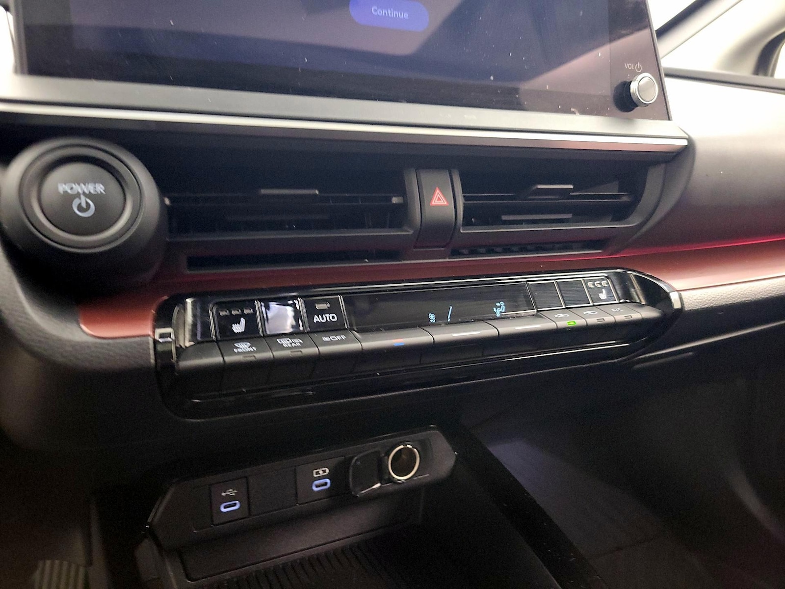 2025 Toyota Prius XSE - Photo 17