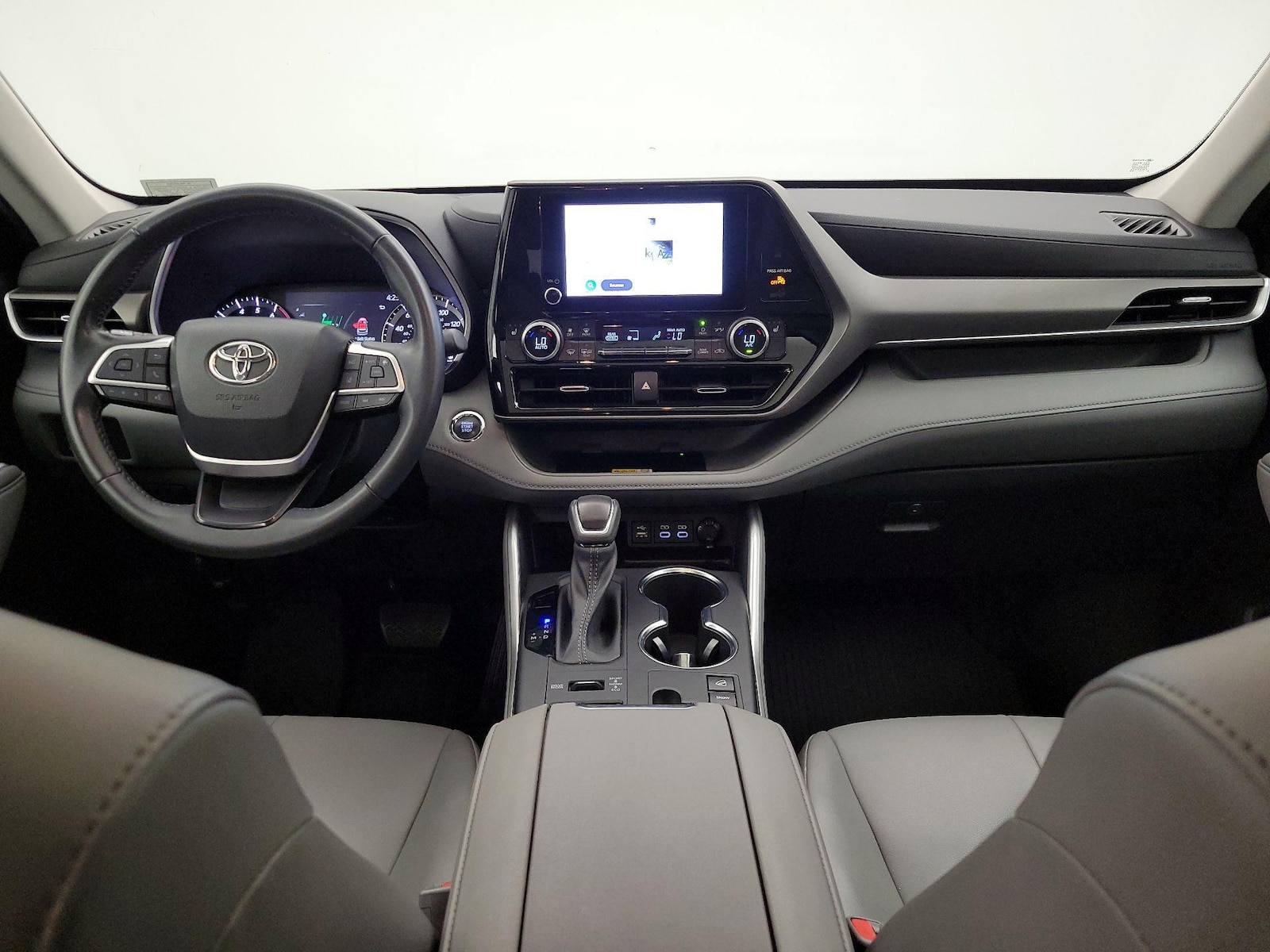 2023 Toyota Highlander L - Photo 10