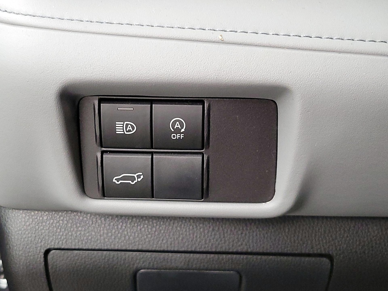 2023 Toyota Highlander L - Photo 14