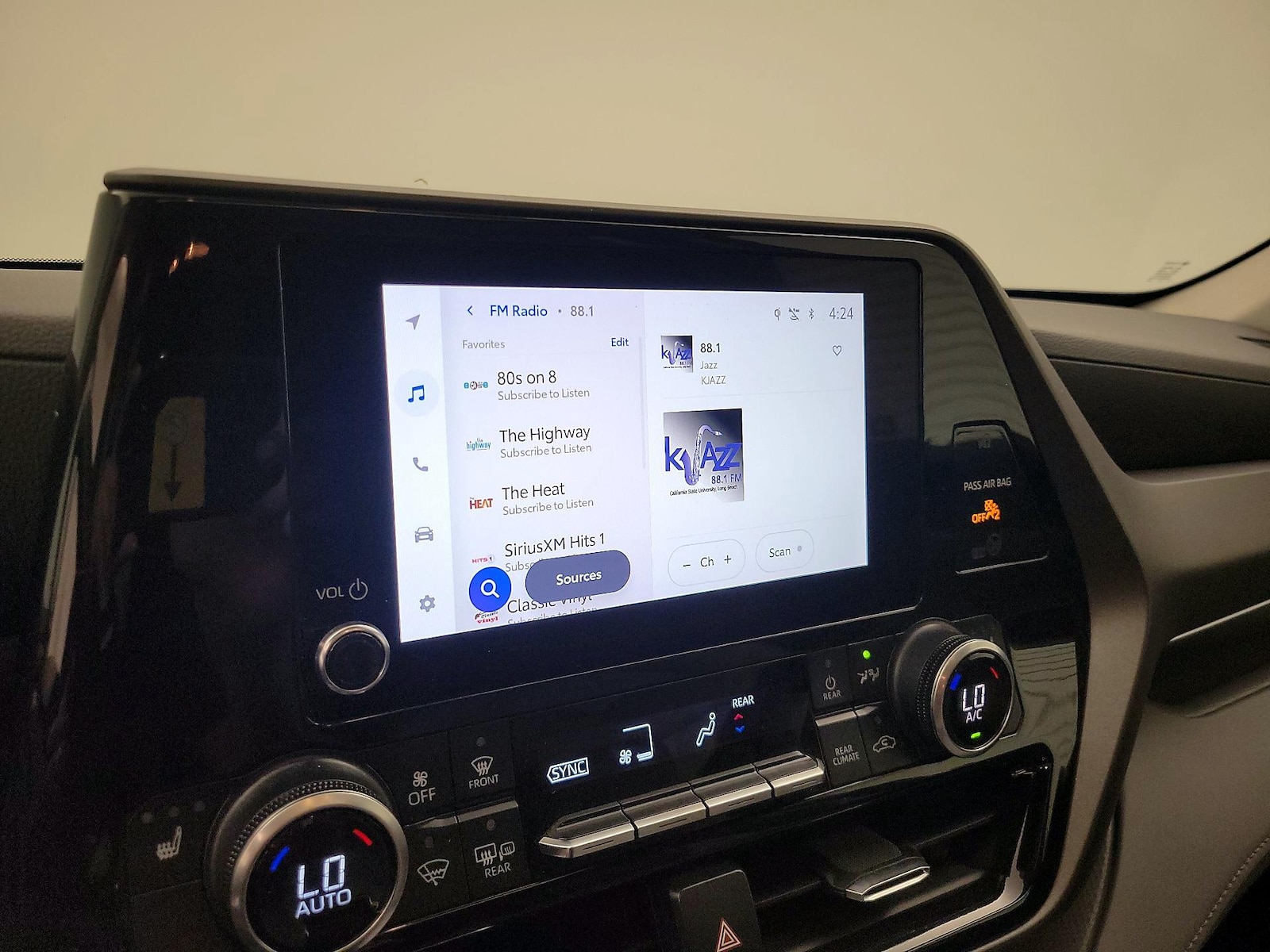 2023 Toyota Highlander L - Photo 16