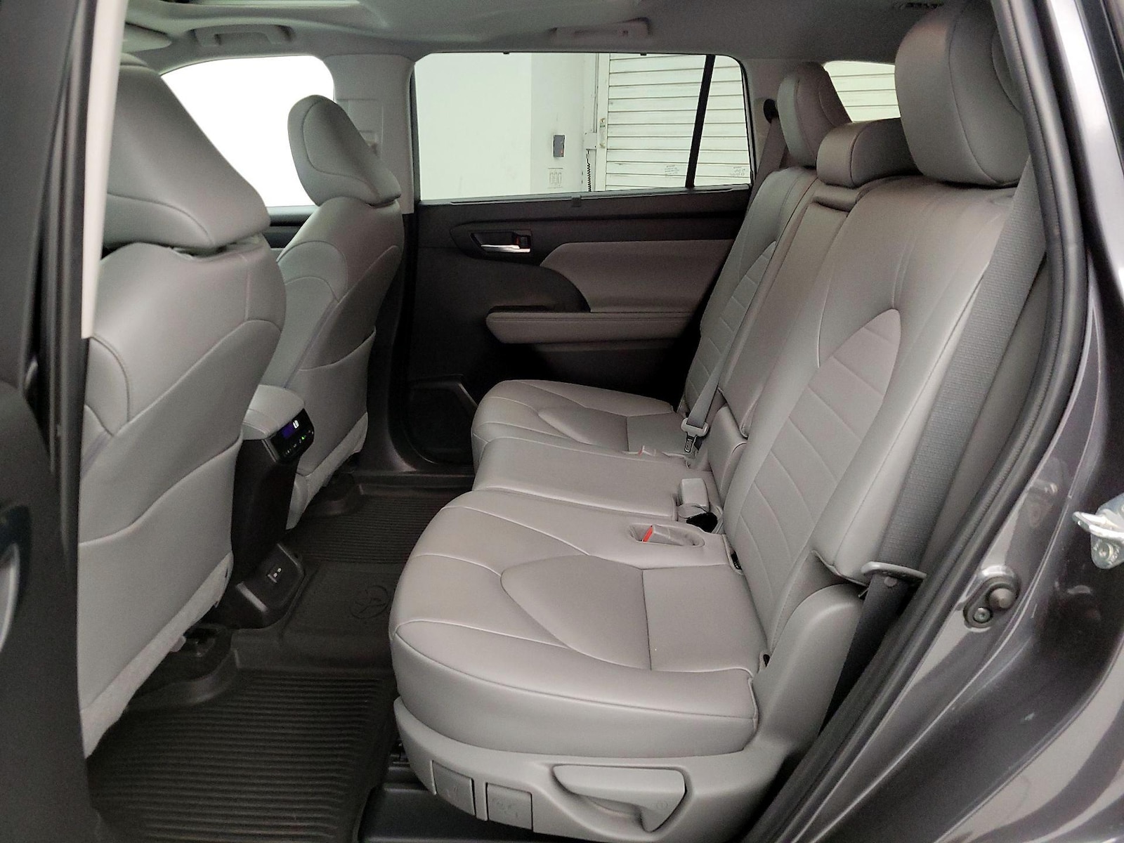 2023 Toyota Highlander L - Photo 21