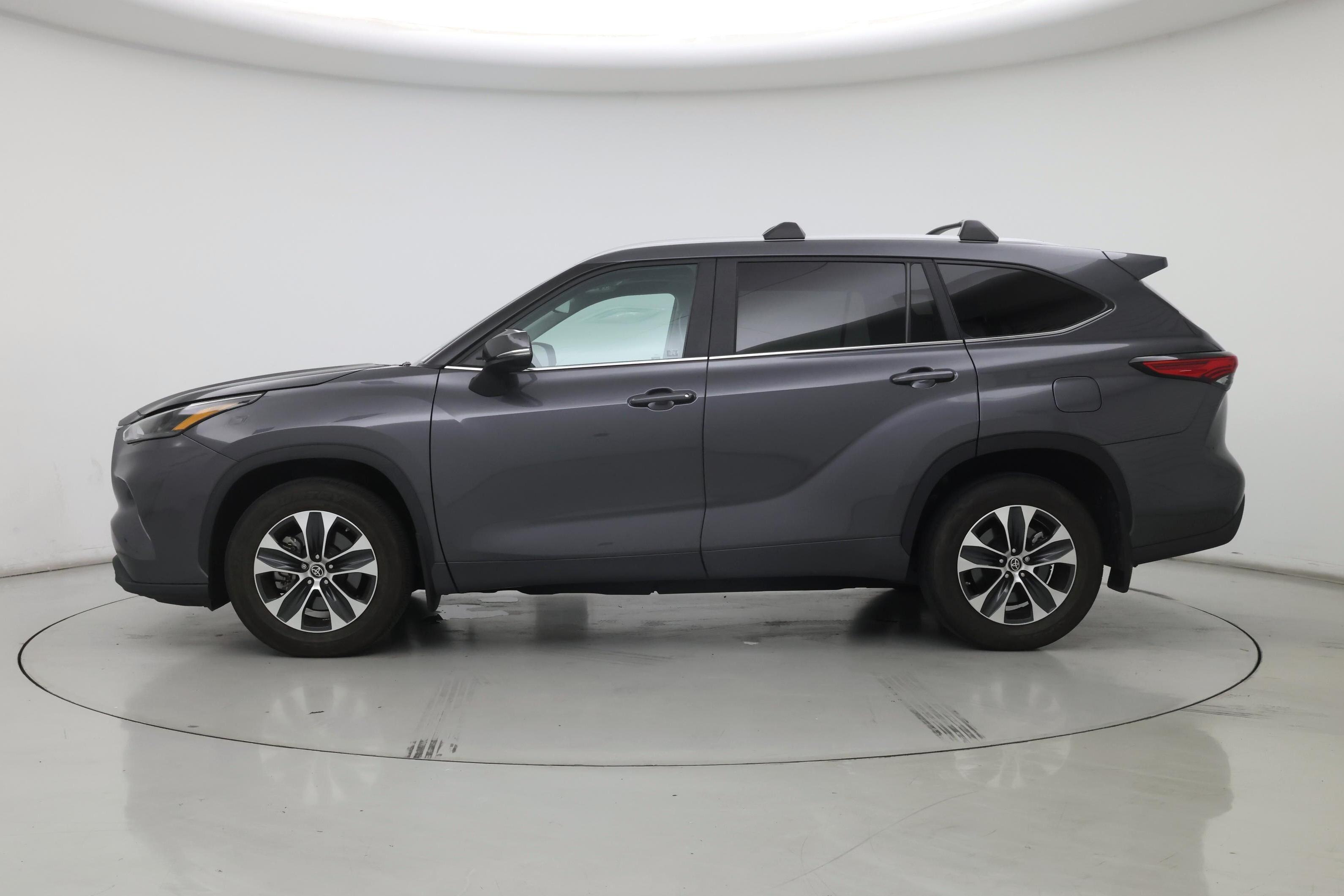 Thumbnail: 2023 Toyota Highlander - 3
