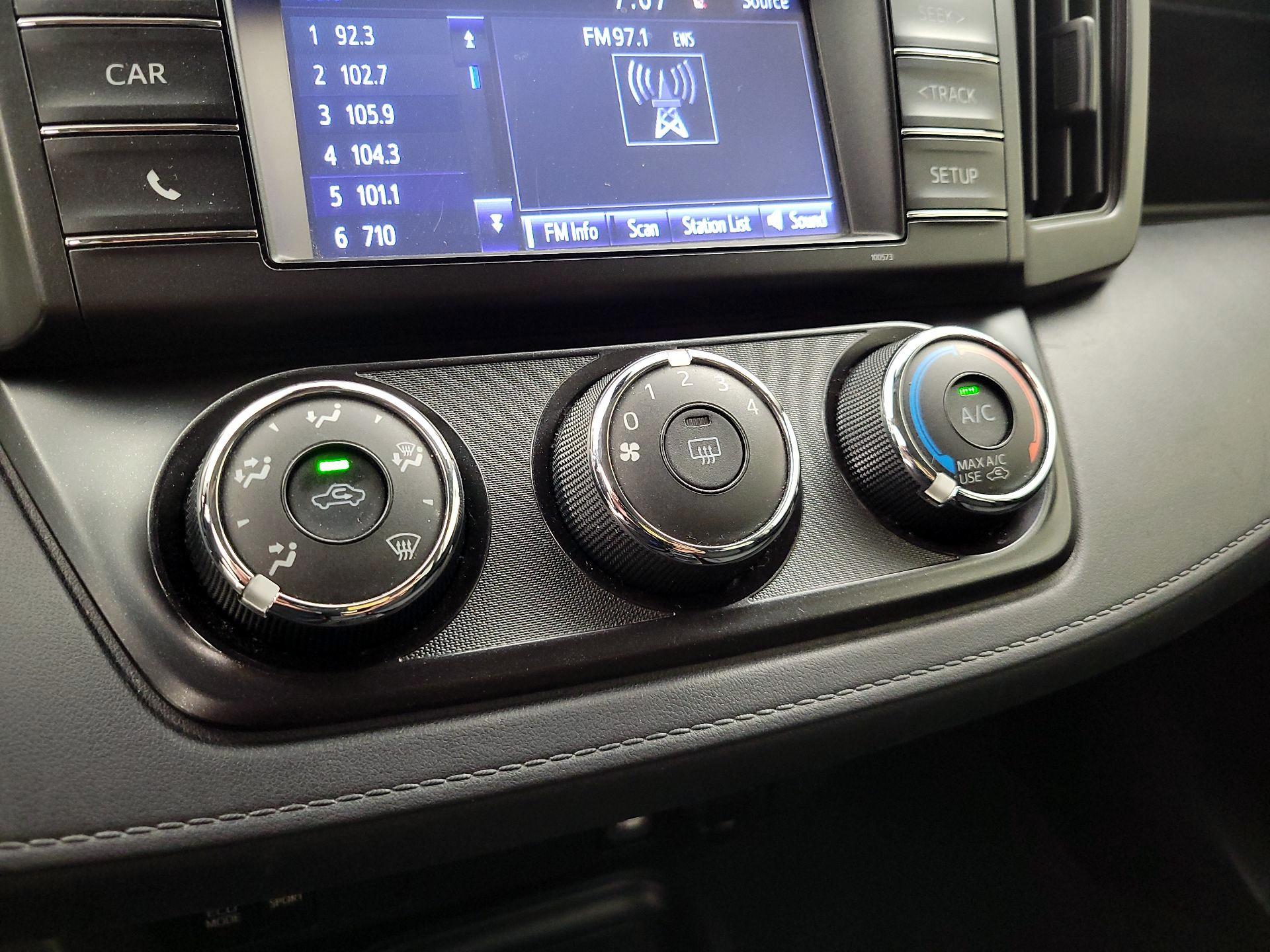 Thumbnail: 2018 Toyota RAV4 - 16