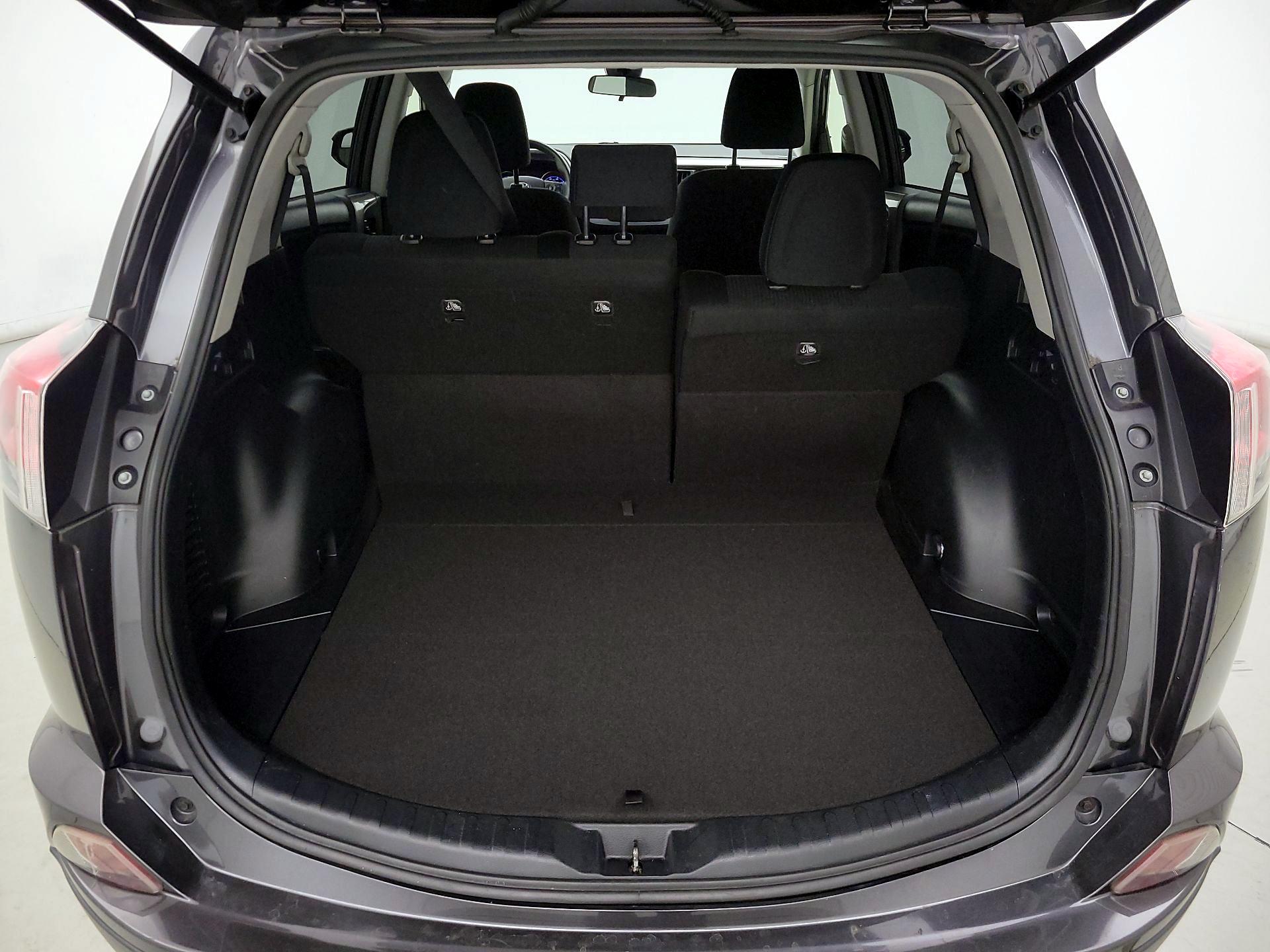Thumbnail: 2018 Toyota RAV4 - 20