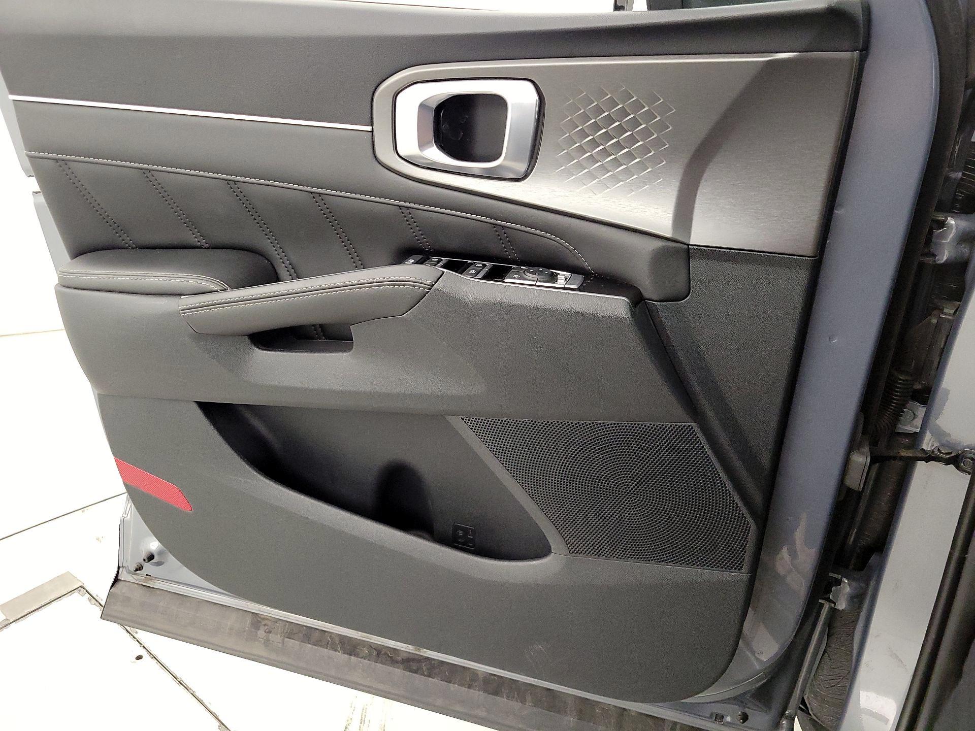 Thumbnail: 2023 Kia Sorento - 12