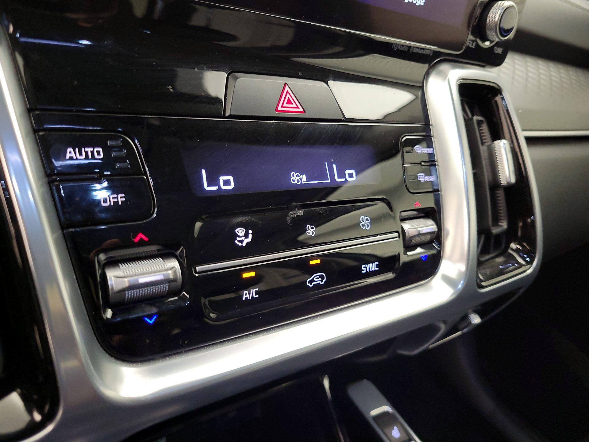 Thumbnail: 2023 Kia Sorento - 17