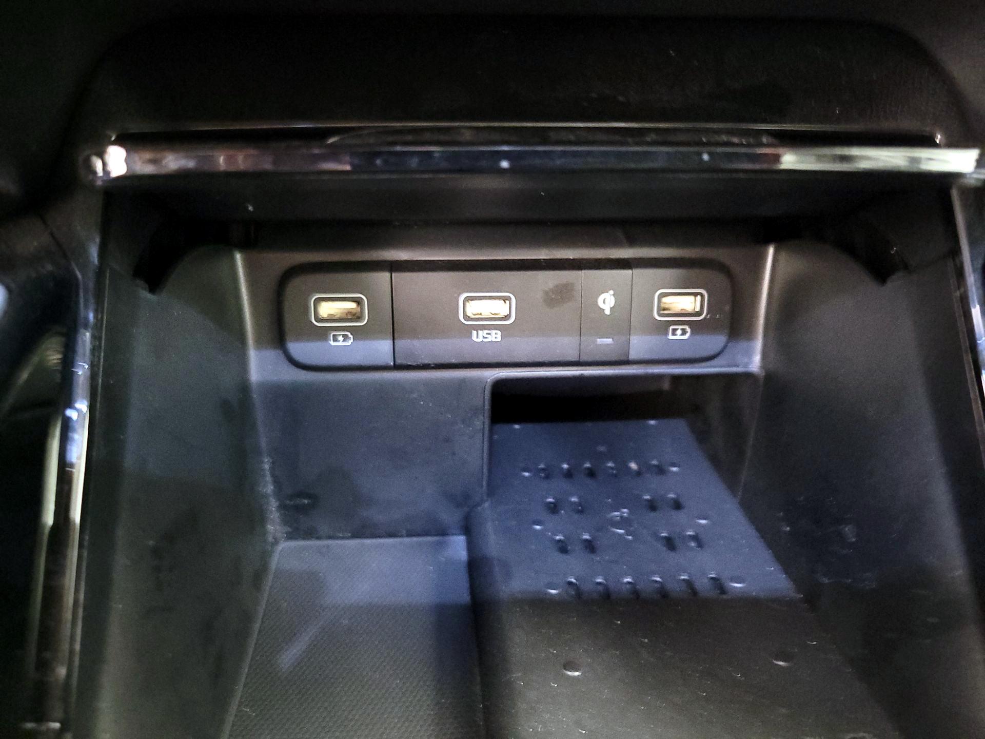 Thumbnail: 2023 Kia Sorento - 19