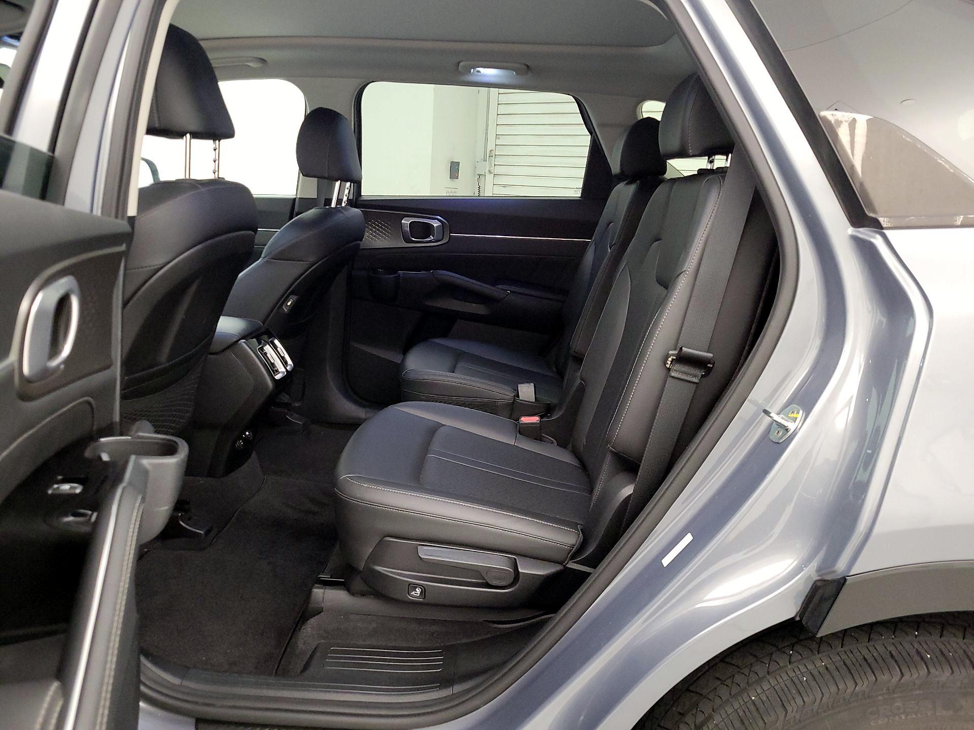 Thumbnail: 2023 Kia Sorento - 20