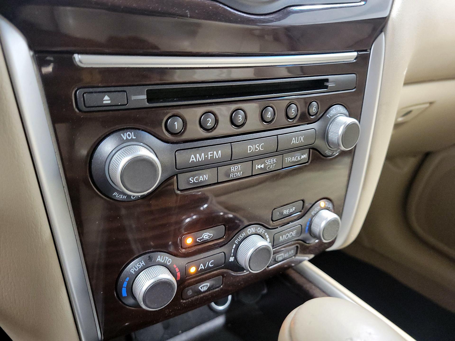 Thumbnail: 2014 Nissan Pathfinder - 16