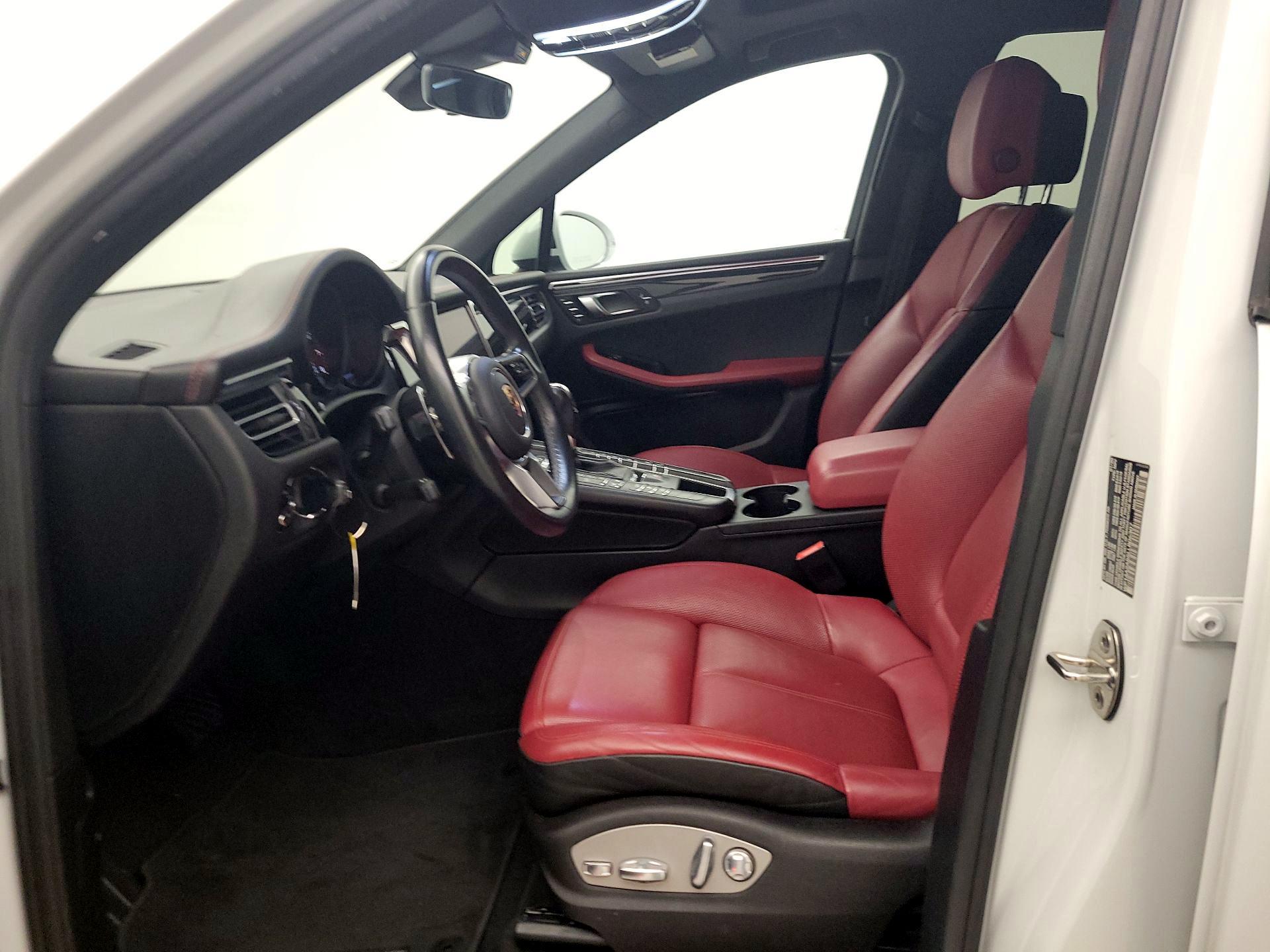 Thumbnail: 2020 Porsche Macan - 11