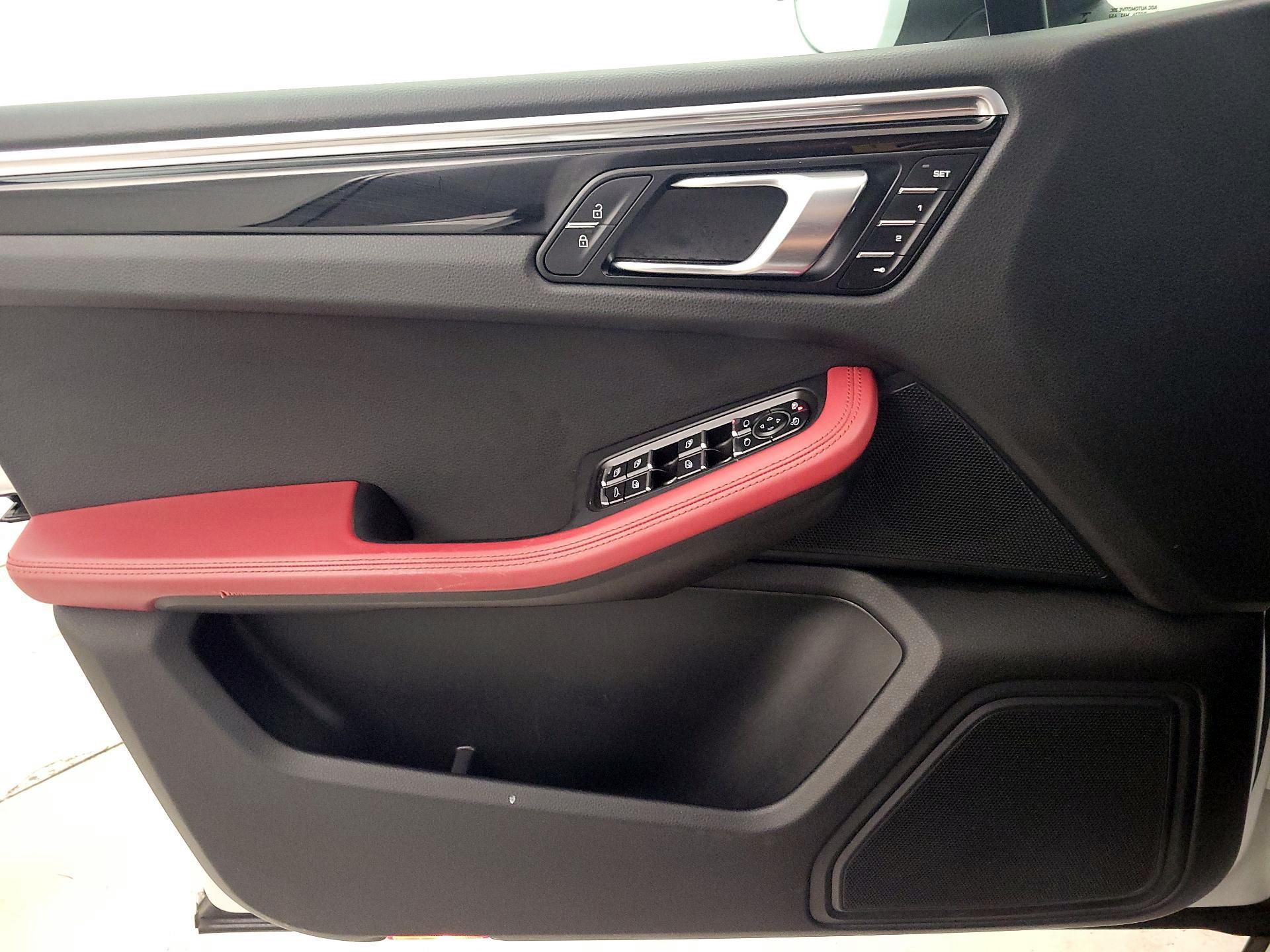 Thumbnail: 2020 Porsche Macan - 12