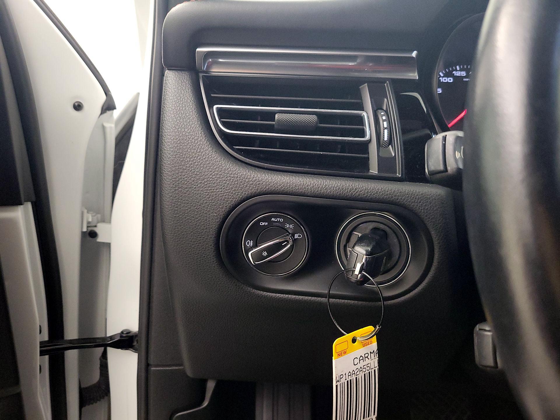 Thumbnail: 2020 Porsche Macan - 13