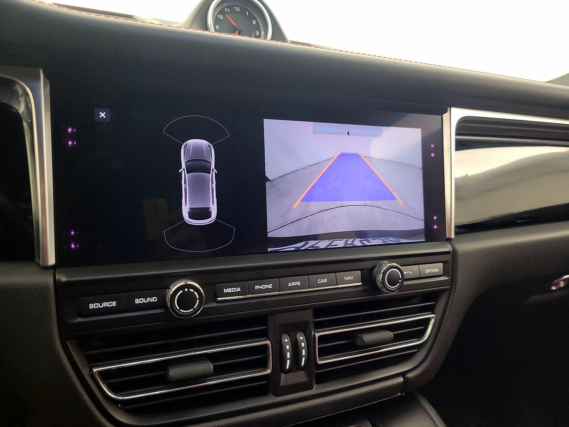 Thumbnail: 2020 Porsche Macan - 14