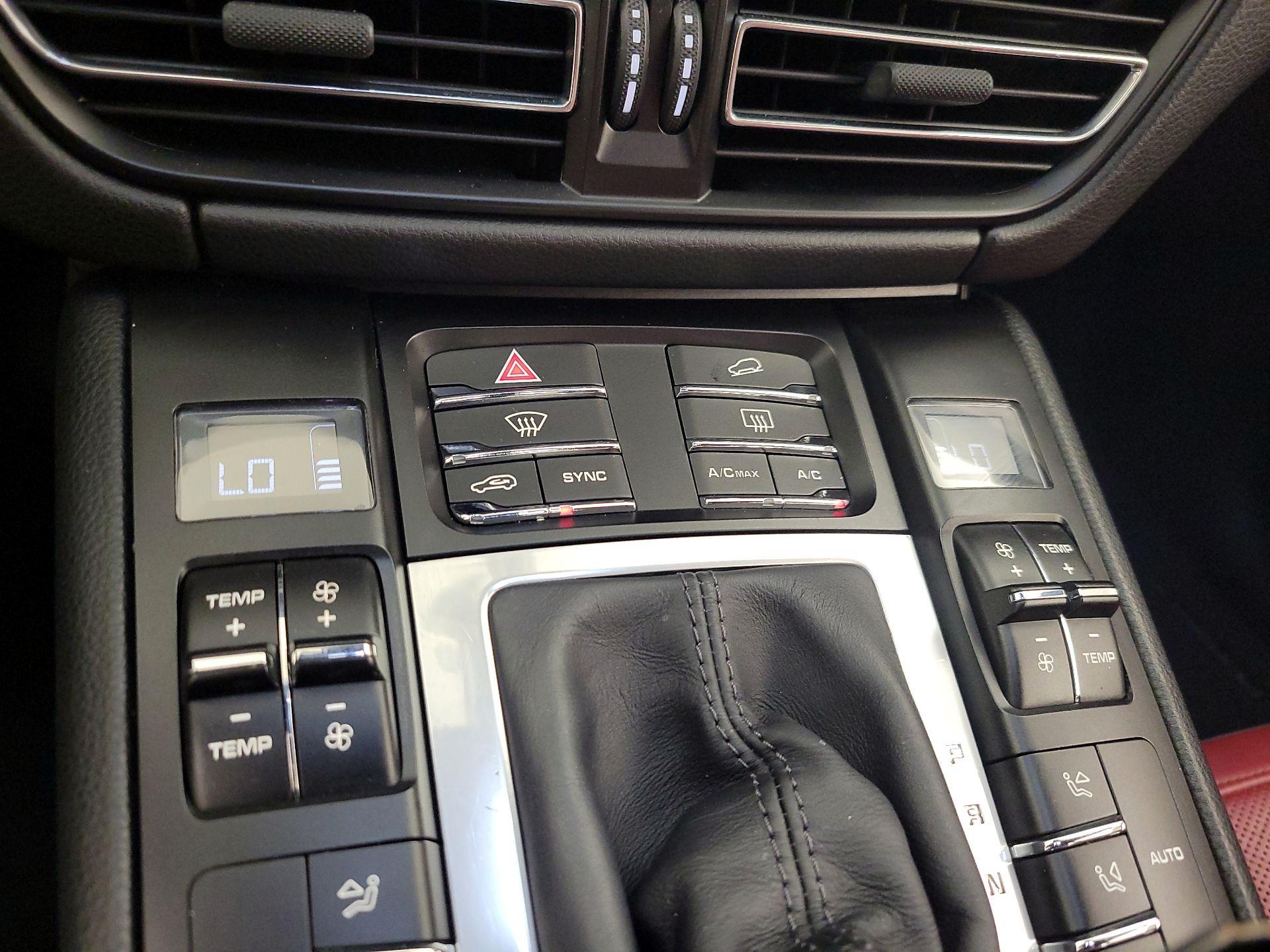 Thumbnail: 2020 Porsche Macan - 16