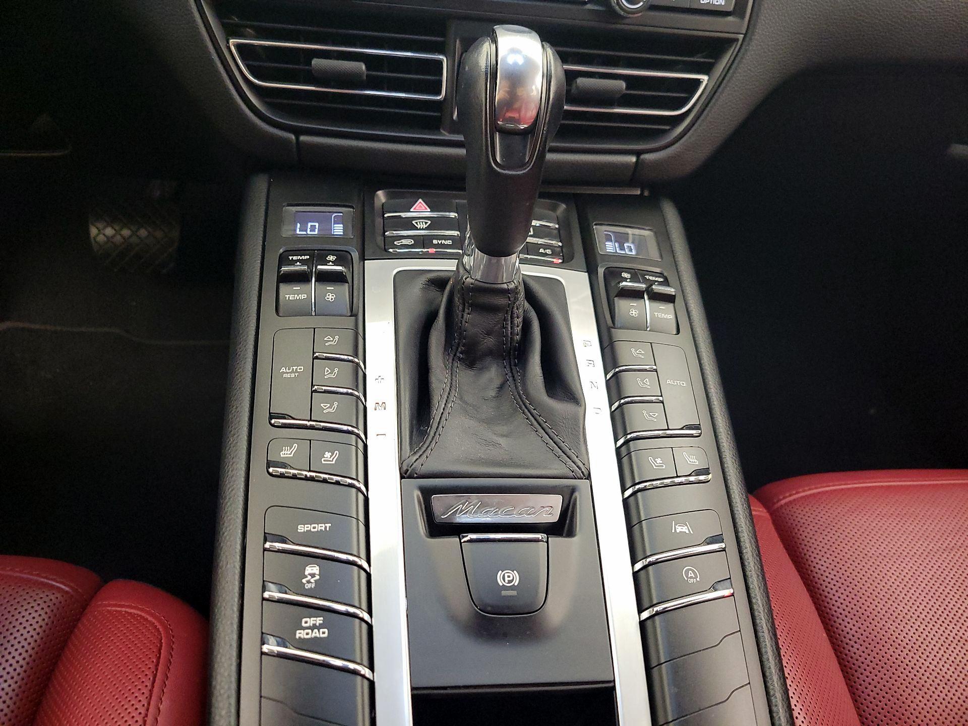 Thumbnail: 2020 Porsche Macan - 17