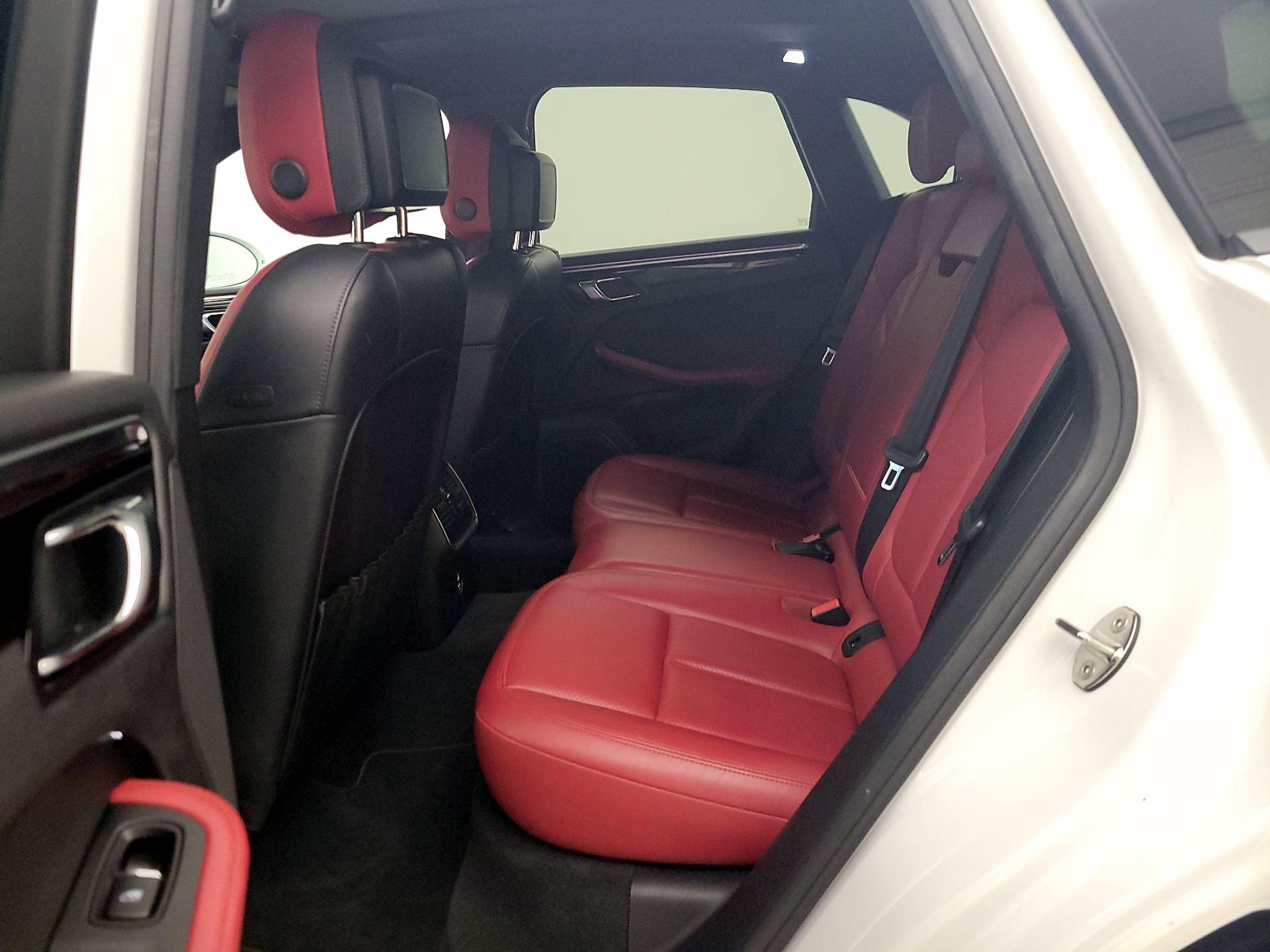 Thumbnail: 2020 Porsche Macan - 19