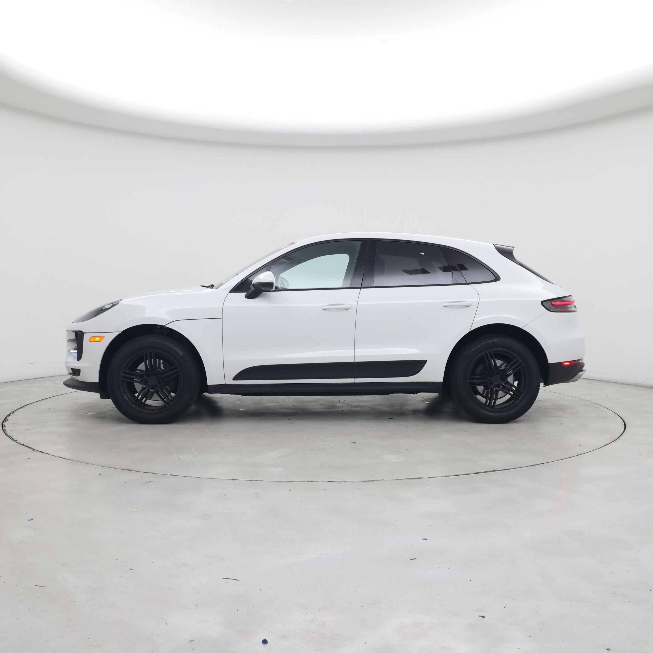 Thumbnail: 2020 Porsche Macan - 3