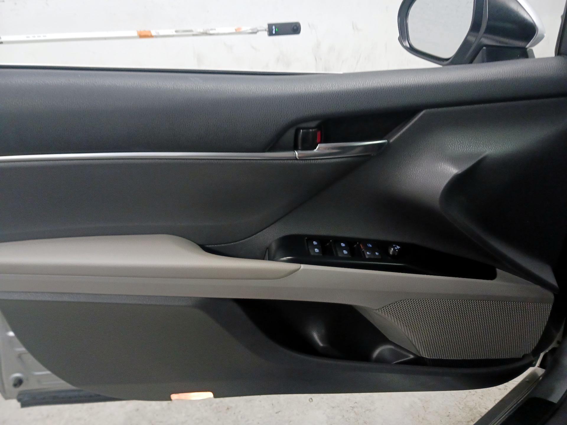 Thumbnail: 2019 Toyota Camry - 12