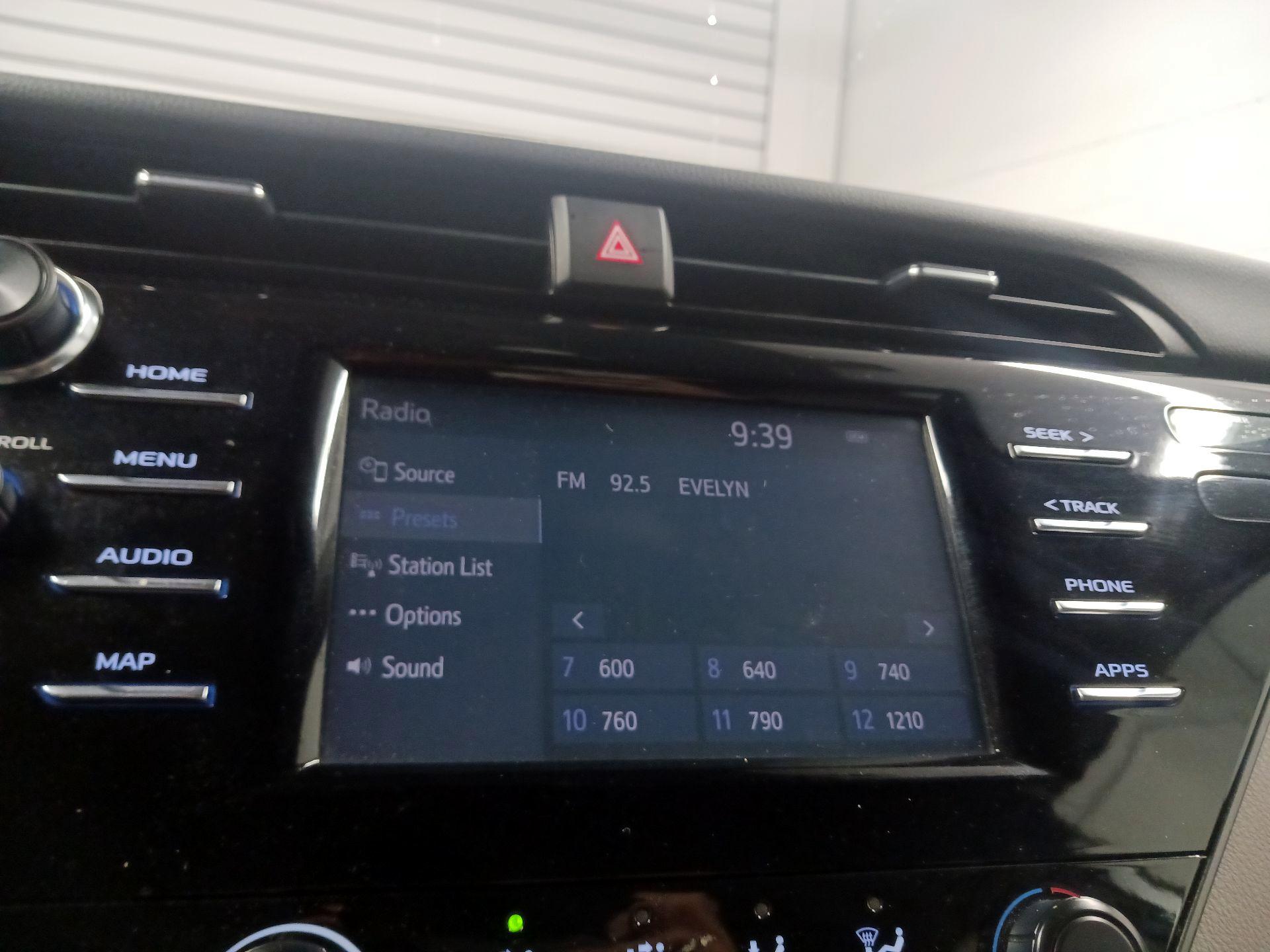 Thumbnail: 2019 Toyota Camry - 13