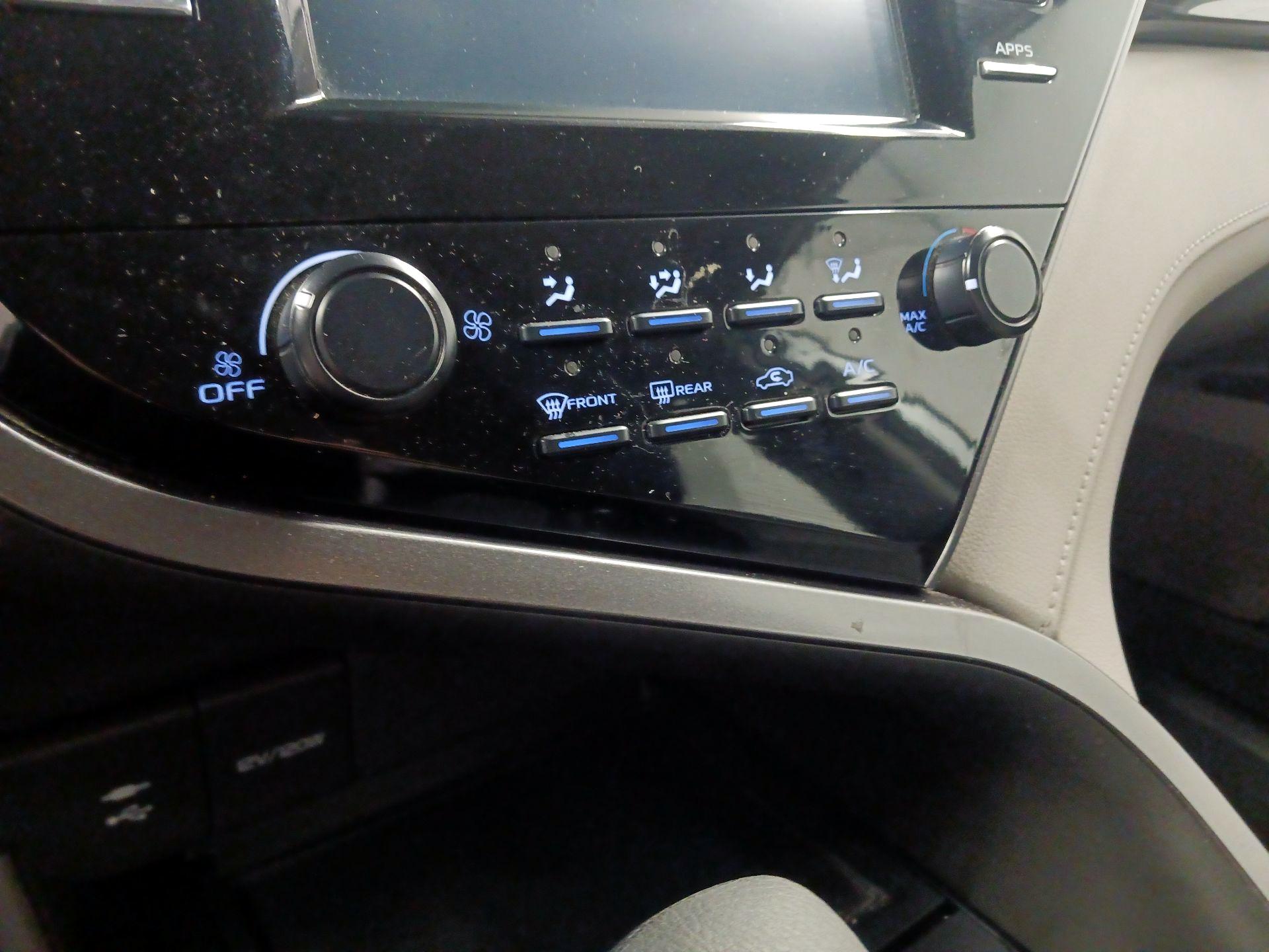 Thumbnail: 2019 Toyota Camry - 14