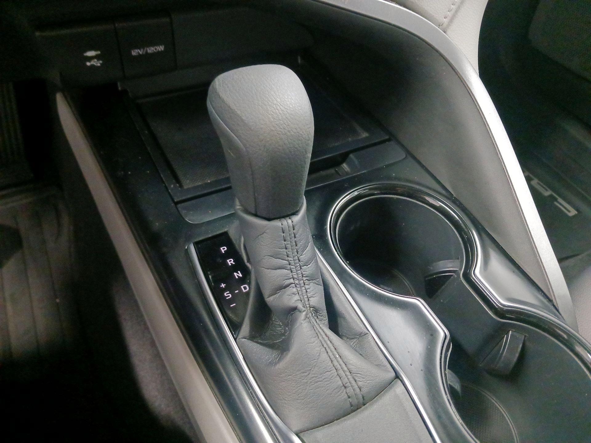 Thumbnail: 2019 Toyota Camry - 15