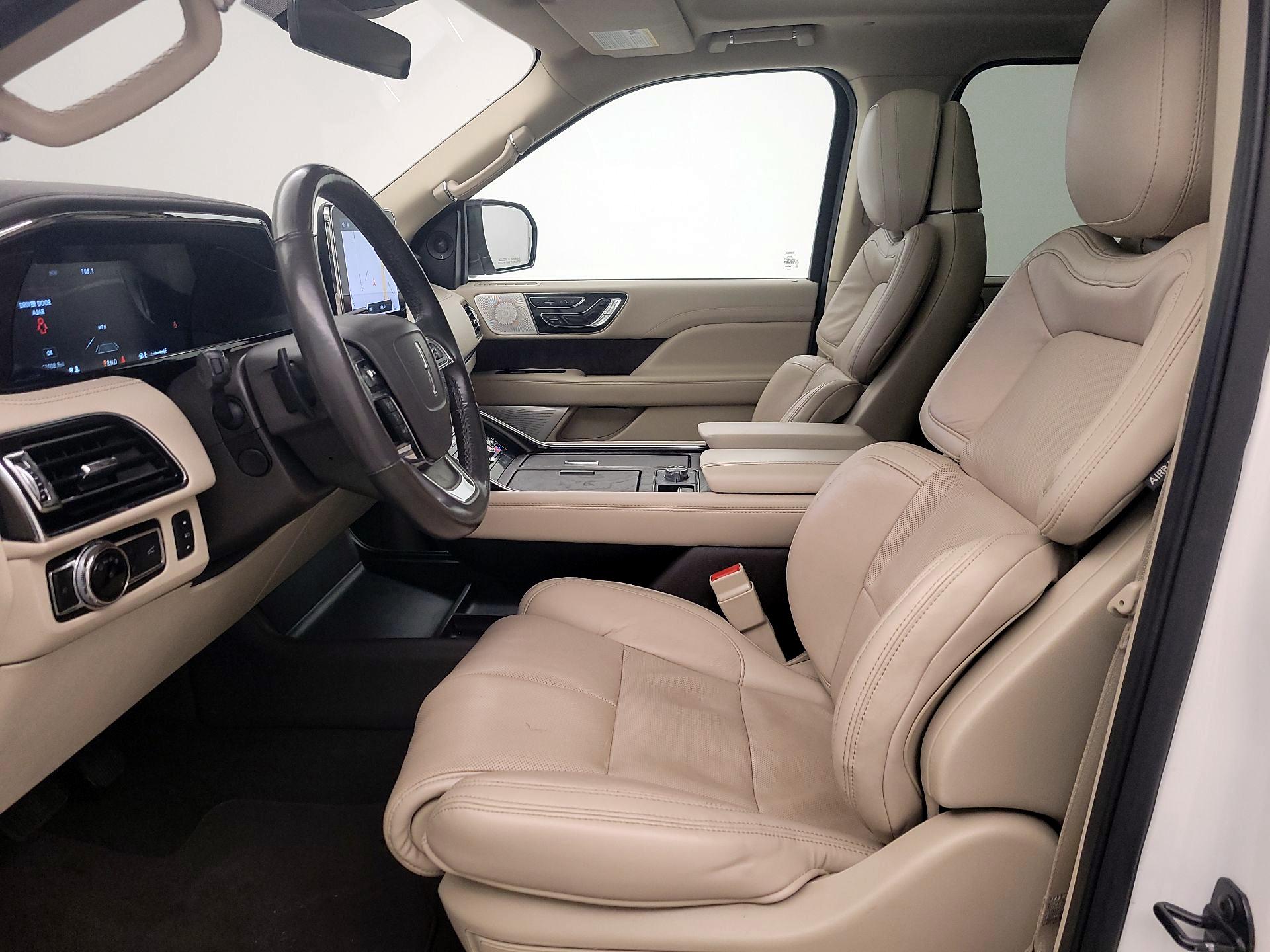 Thumbnail: 2020 Lincoln Navigator L - 9