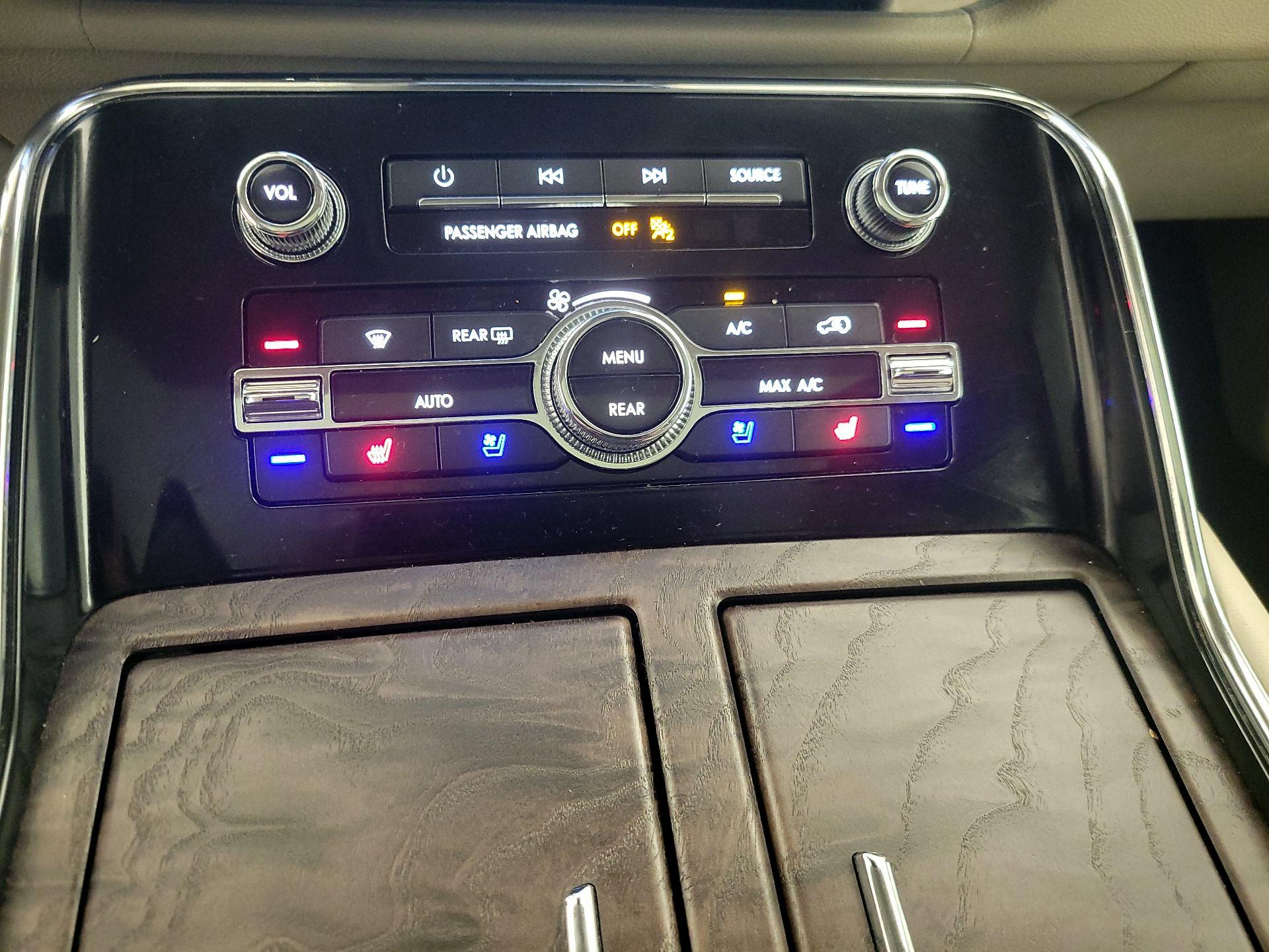 Thumbnail: 2020 Lincoln Navigator L - 15