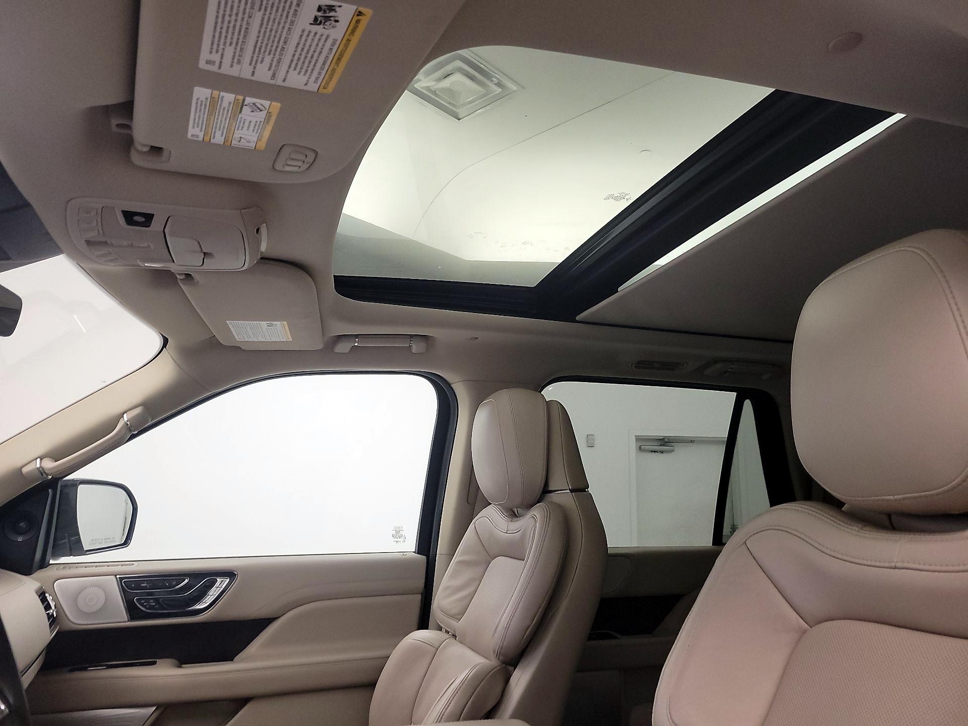 Thumbnail: 2020 Lincoln Navigator L - 18