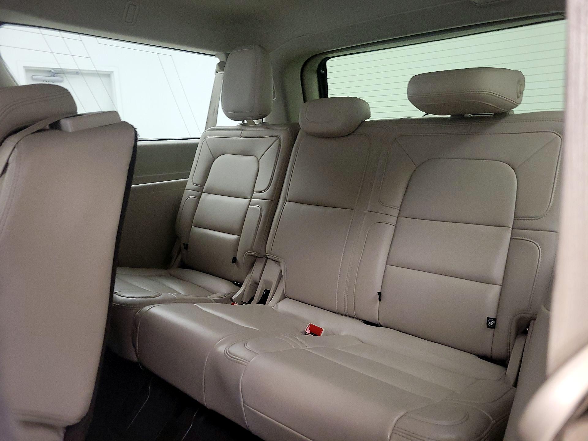 Thumbnail: 2020 Lincoln Navigator L - 20