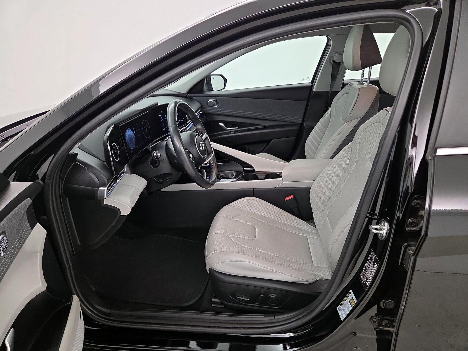 2024 Hyundai Elantra Limited - Photo 12