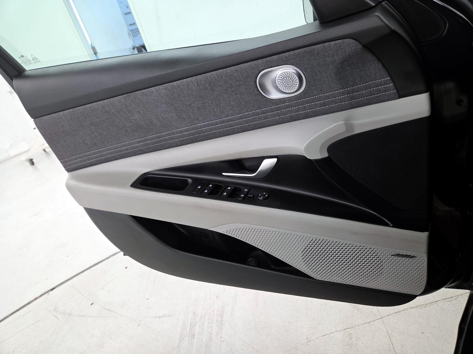 2024 Hyundai Elantra Limited - Photo 13