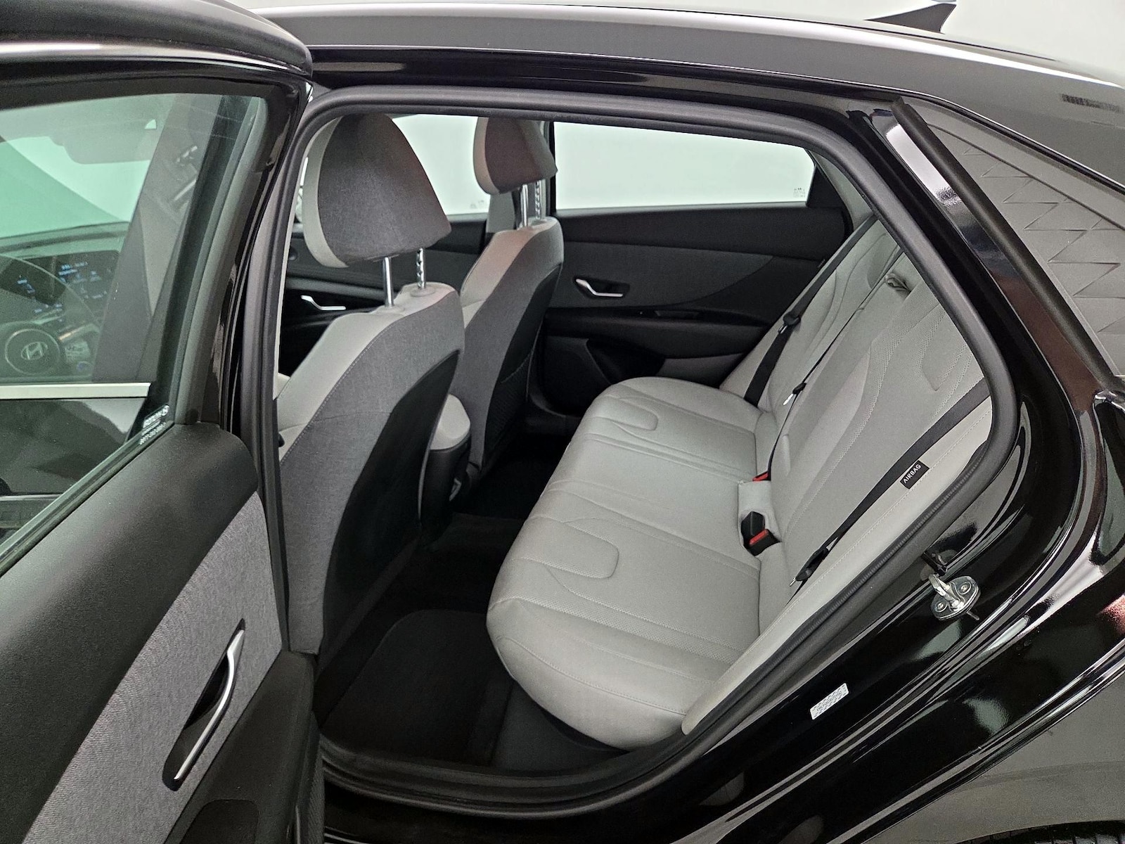 2024 Hyundai Elantra Limited - Photo 22