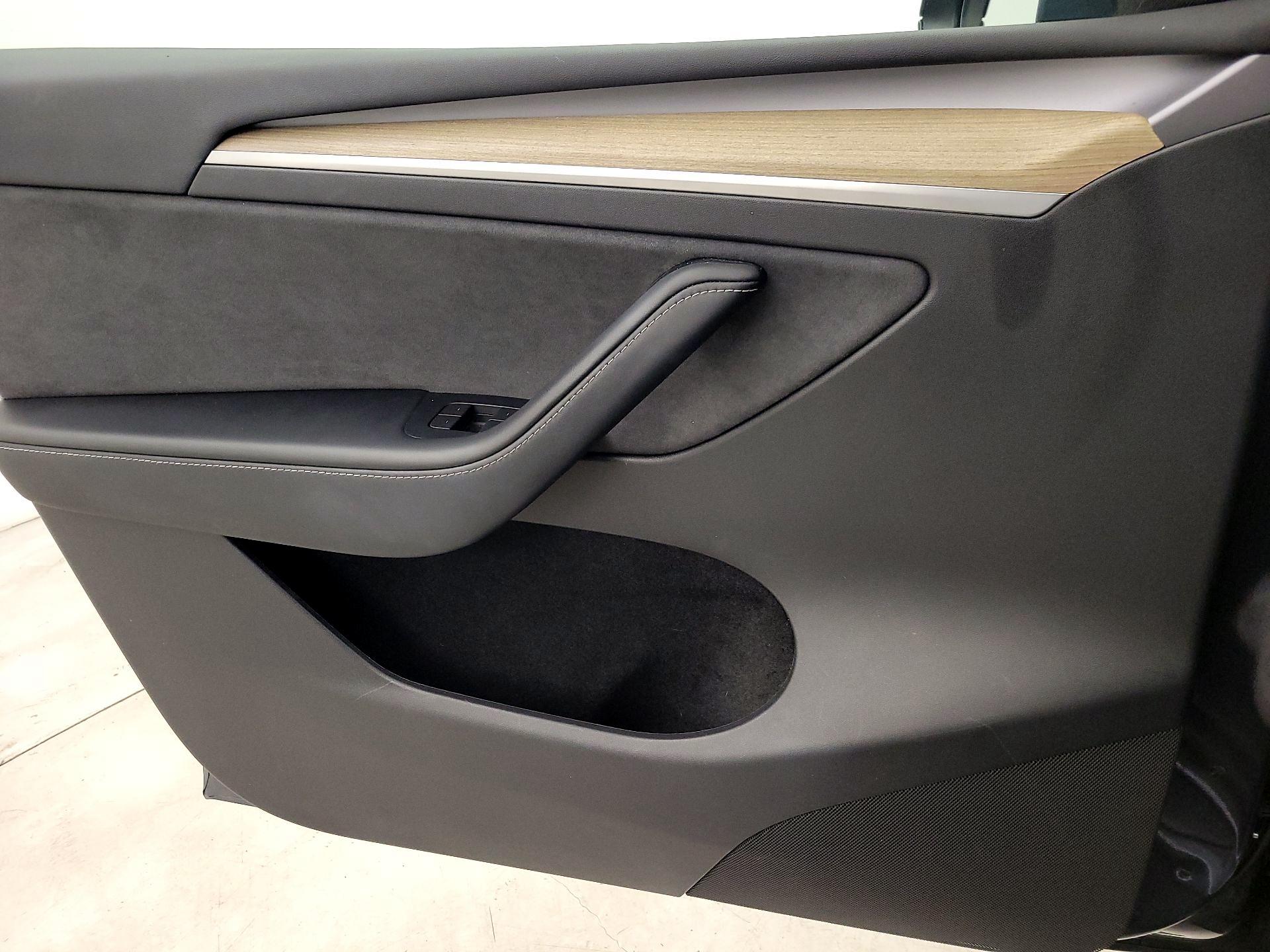 Thumbnail: 2023 Tesla Model Y - 10