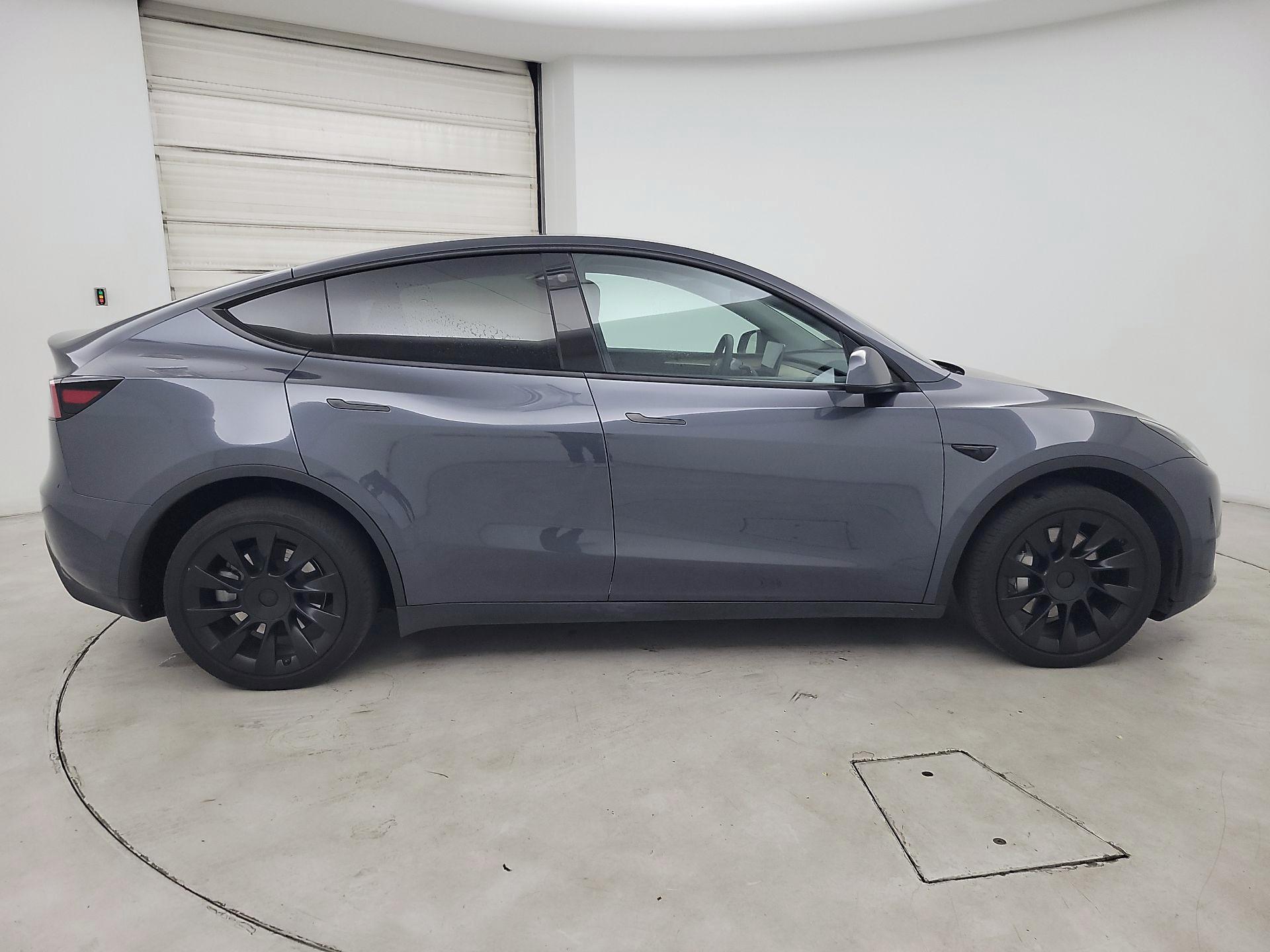 Thumbnail: 2023 Tesla Model Y - 4