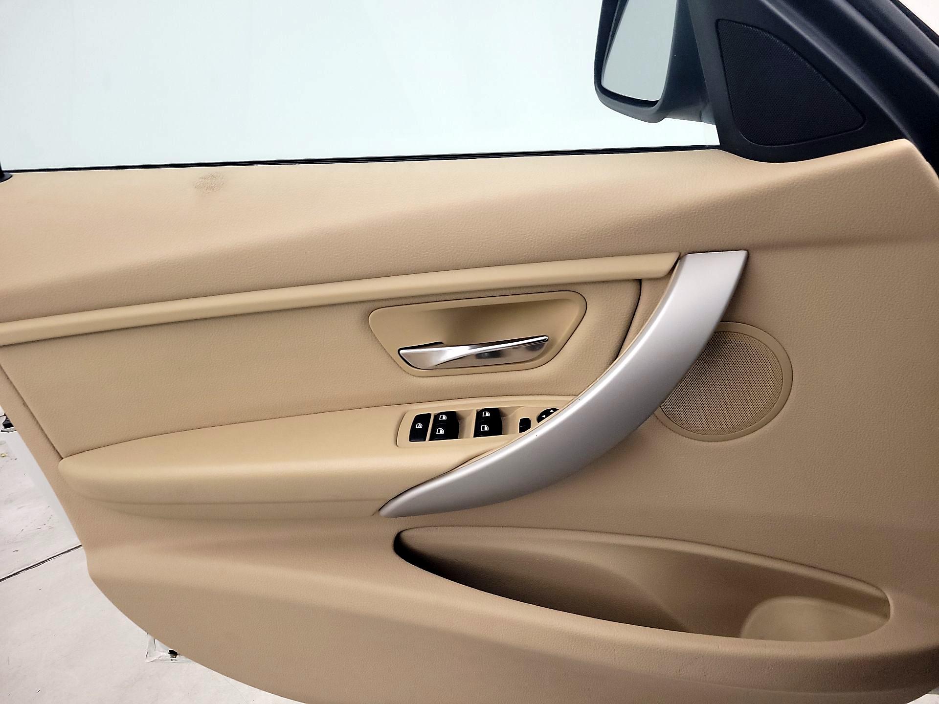 Thumbnail: 2015 BMW 3 Series - 12