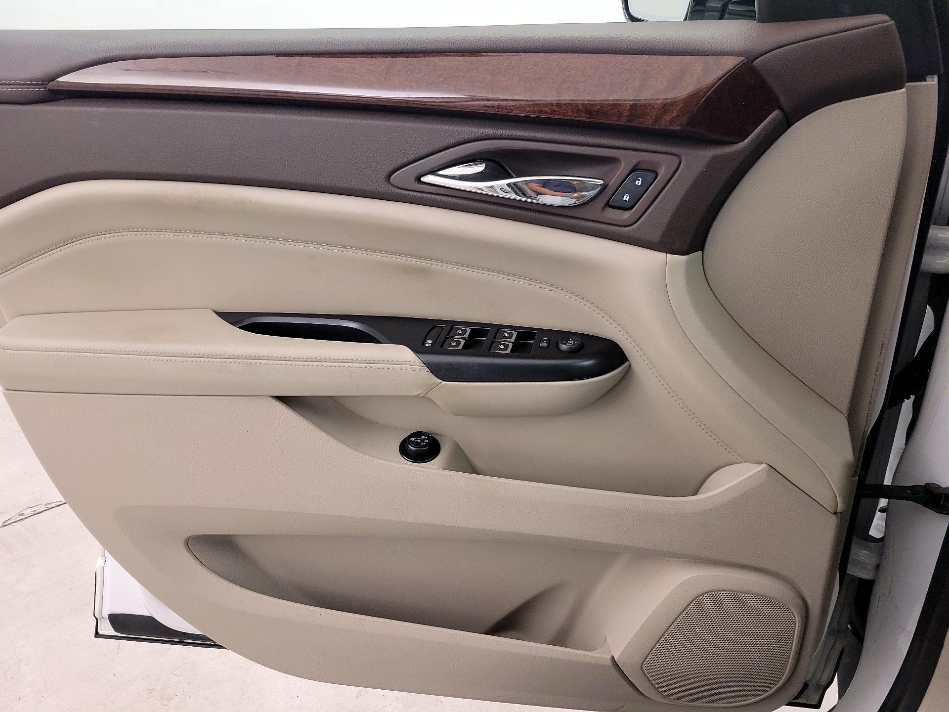 Thumbnail: 2016 Cadillac SRX - 12